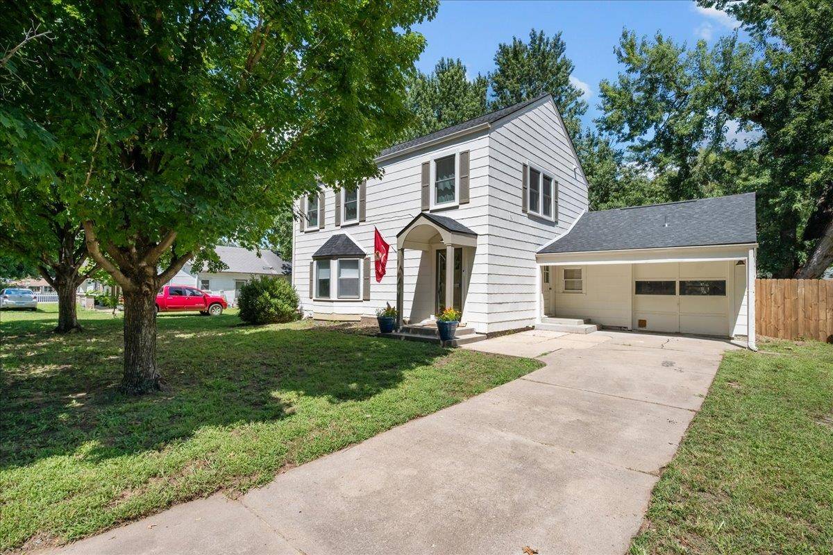 1322 N 4th St, Arkansas City, KS 67005
