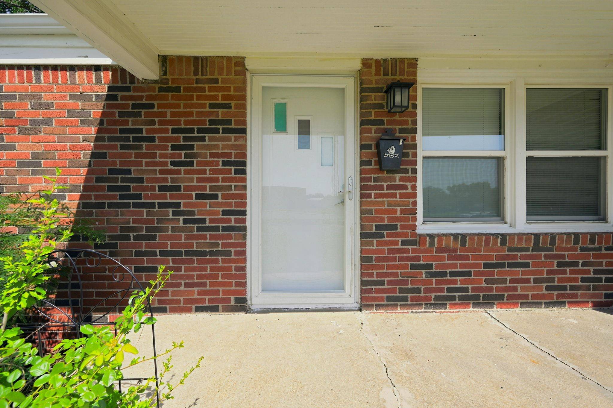 641 S Apache Dr, Wichita, KS 67207