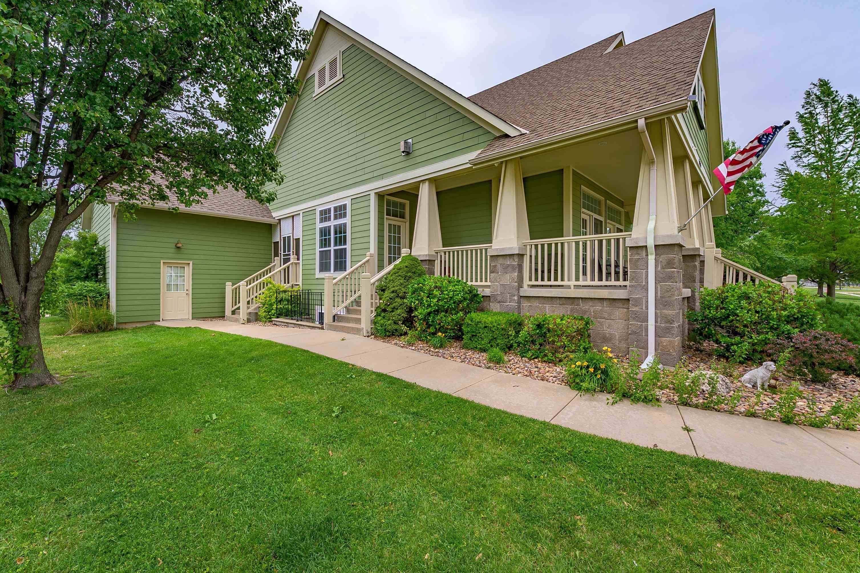 5155 N Saint James St, Bel Aire, KS 67226-7636