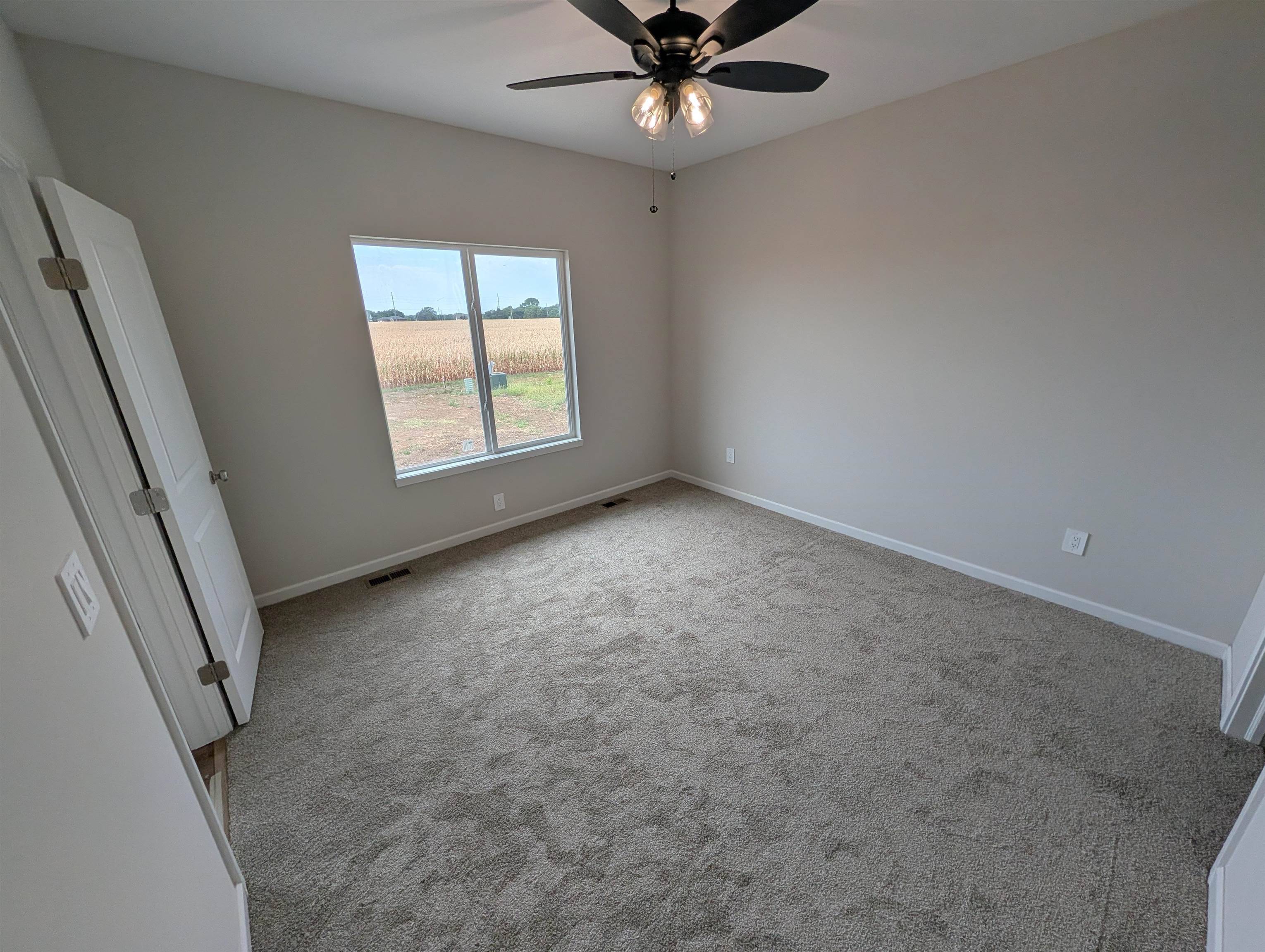 230 Summer Ct, Newton, KS 67114