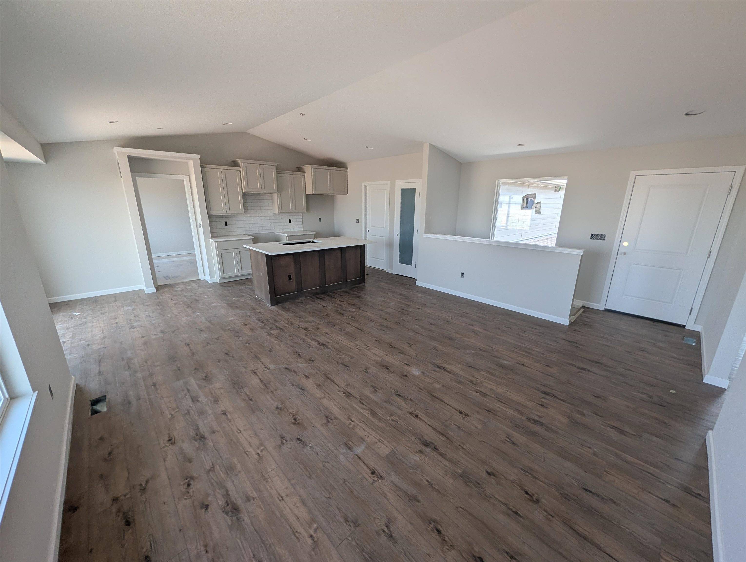 230 Summer Ct, Newton, KS 67114