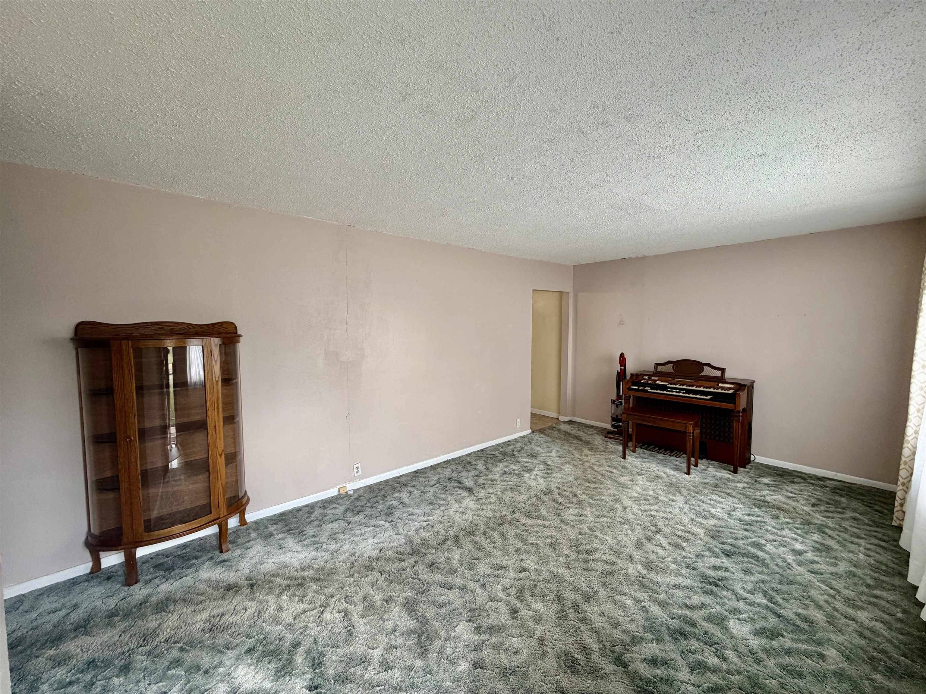 1602 Hickory, Salina, KS 67401