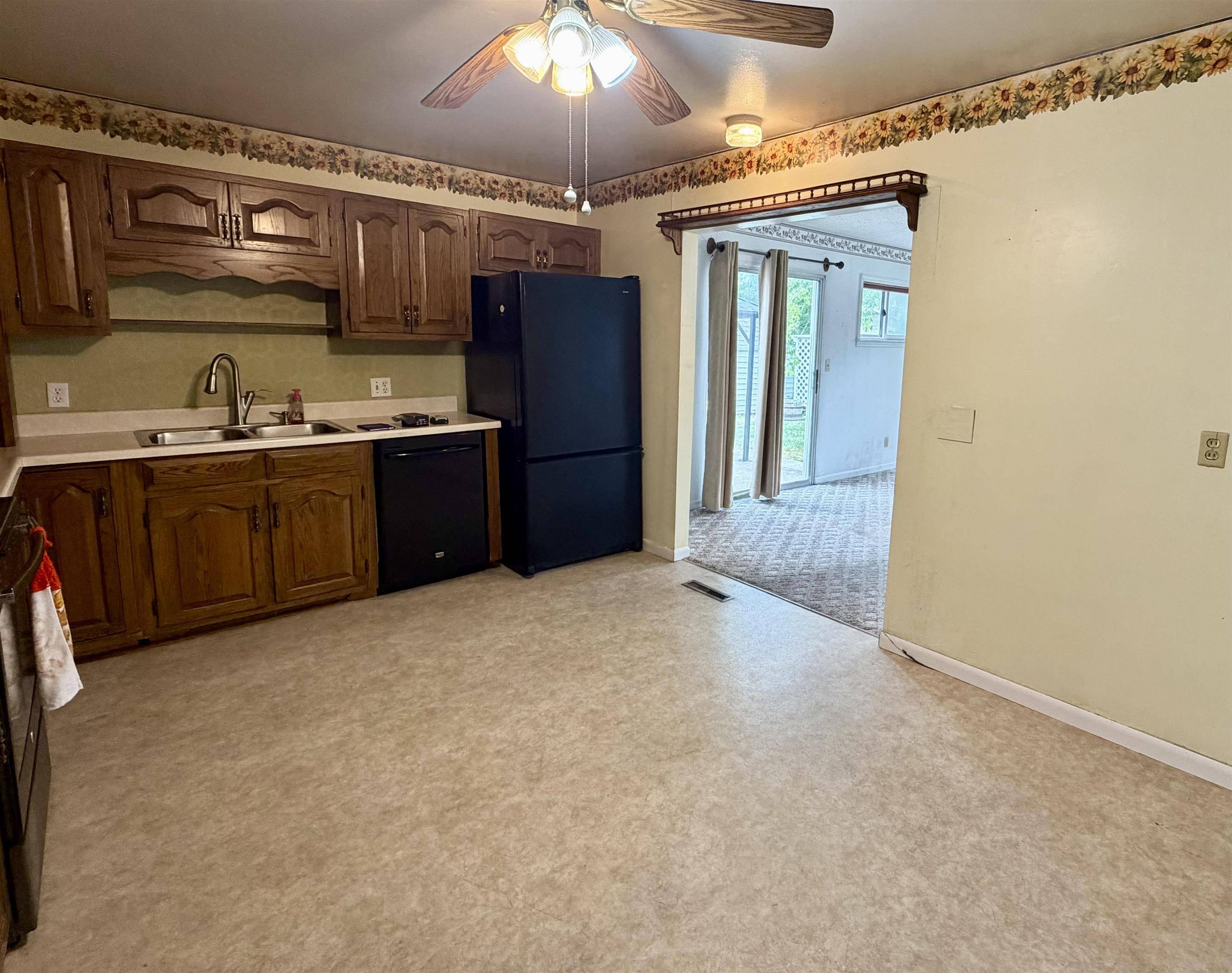 1602 Hickory, Salina, KS 67401