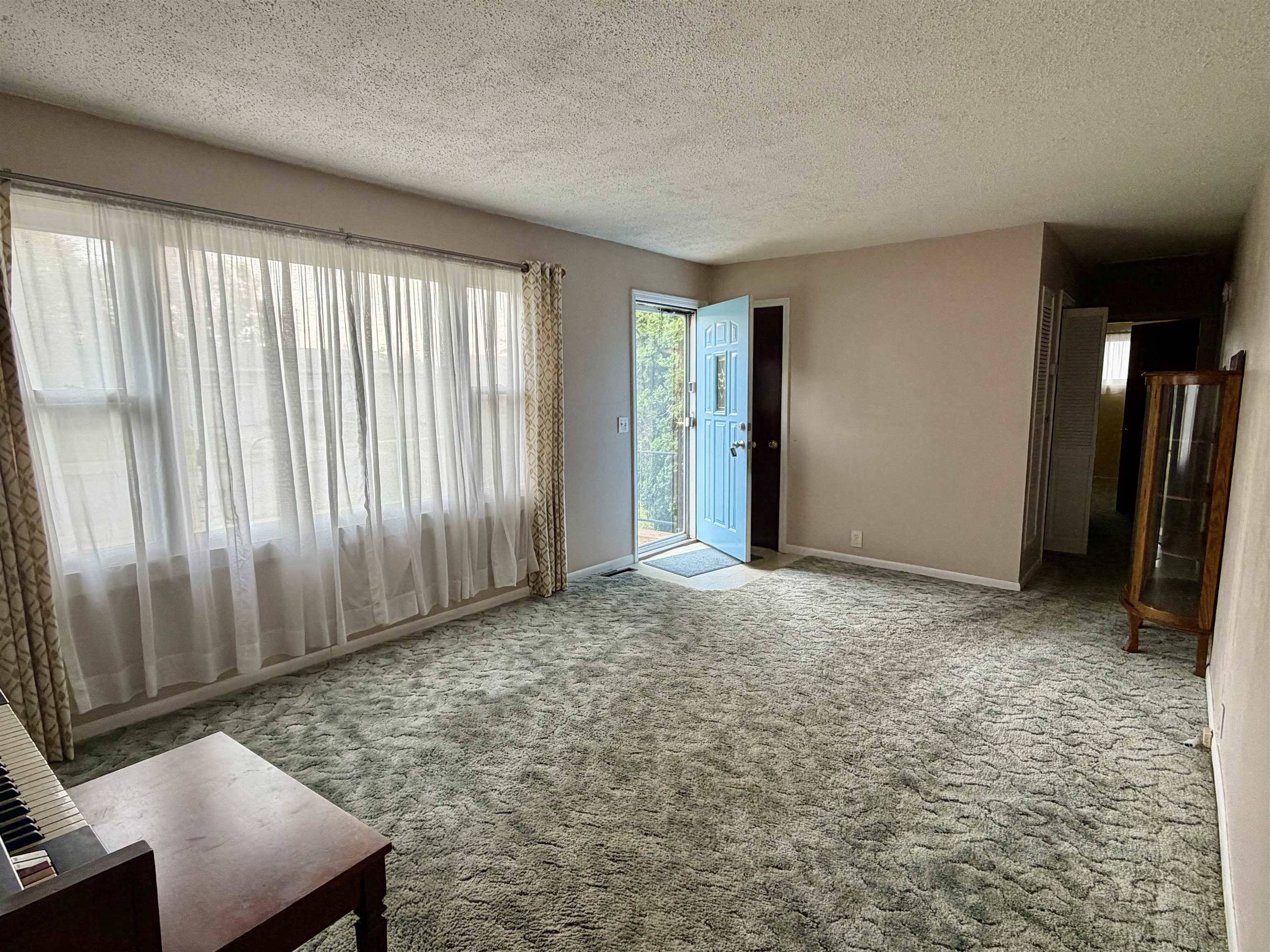 1602 Hickory, Salina, KS 67401