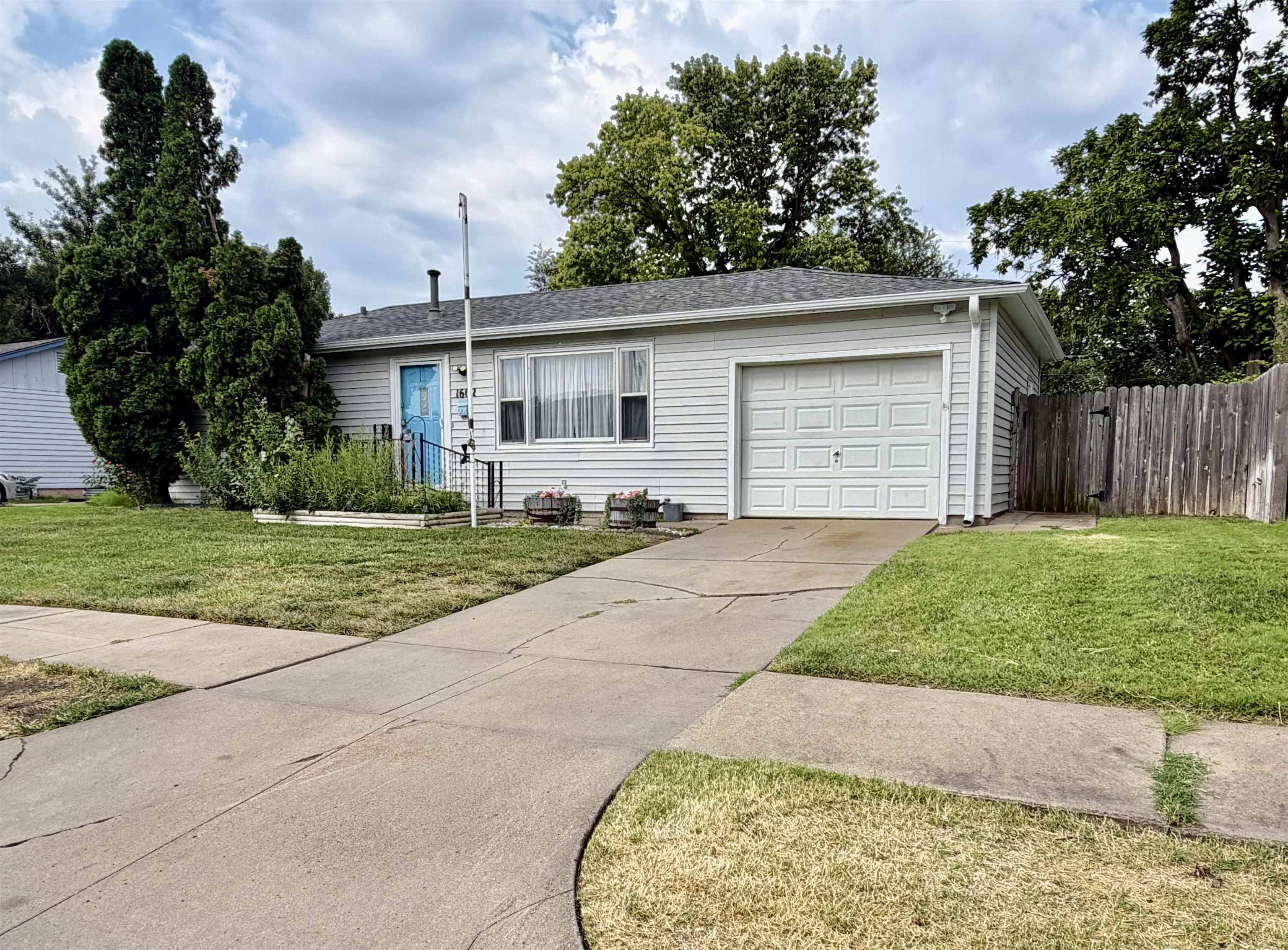 1602 Hickory, Salina, KS 67401