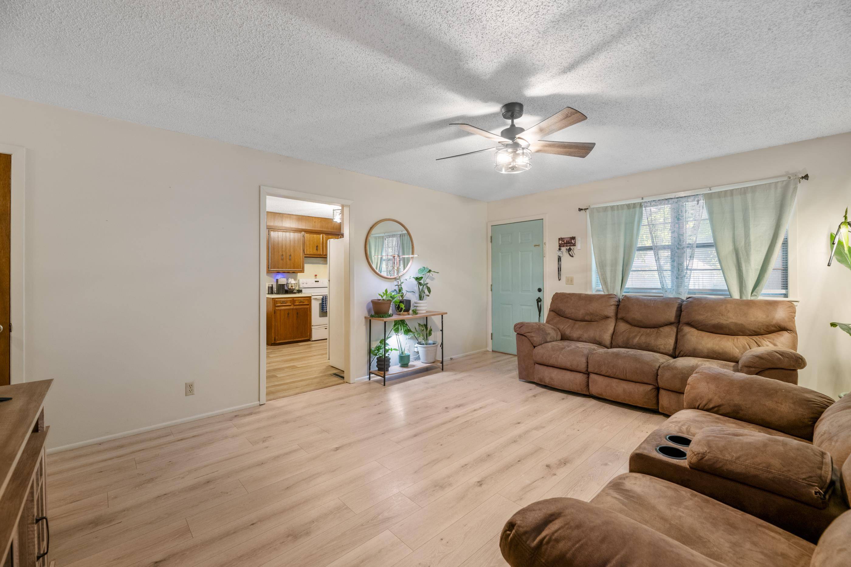 763 N Mount Carmel Ave, Wichita, KS 67203