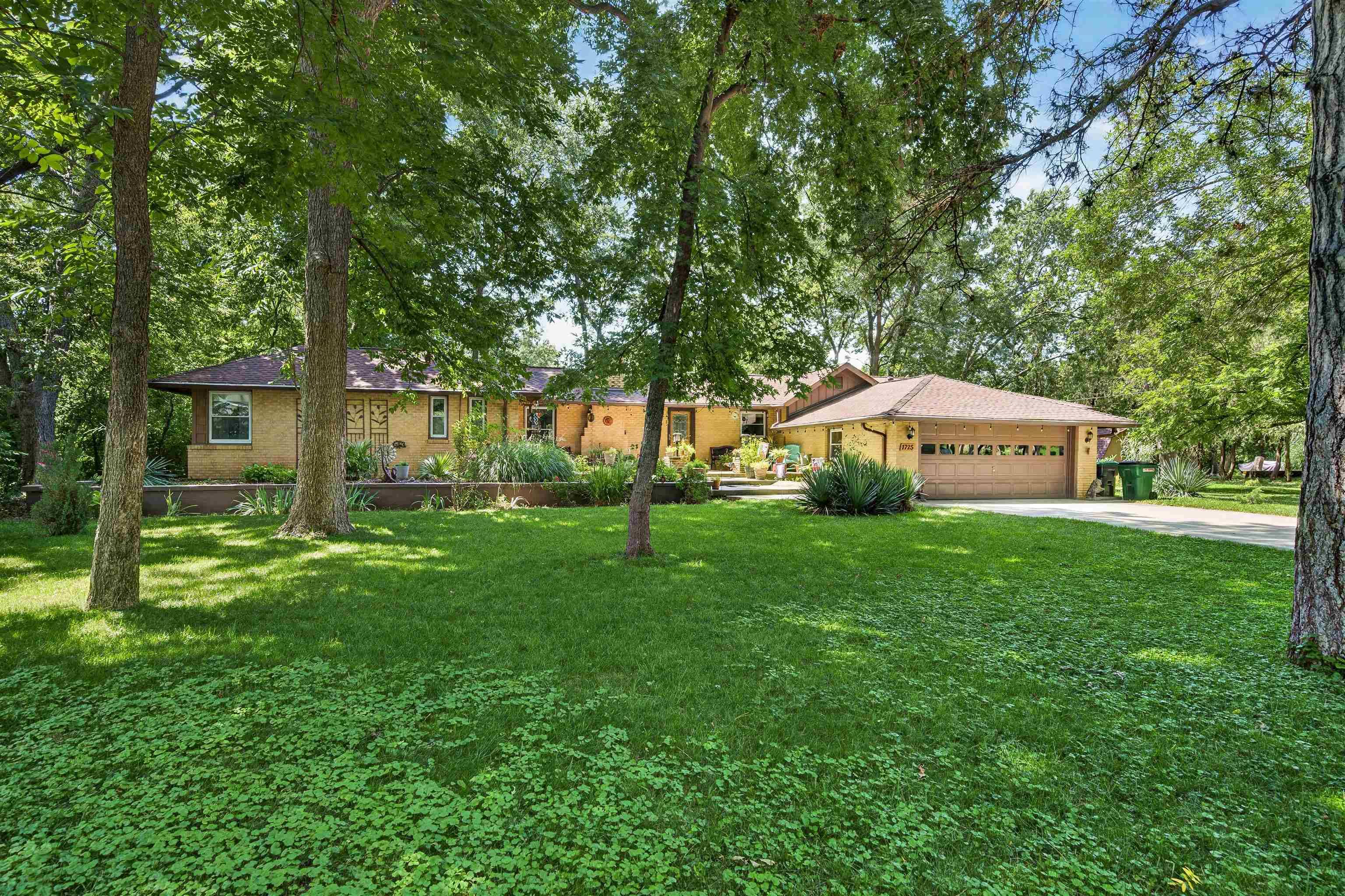 1725 W 27th St N, Wichita, KS 67204