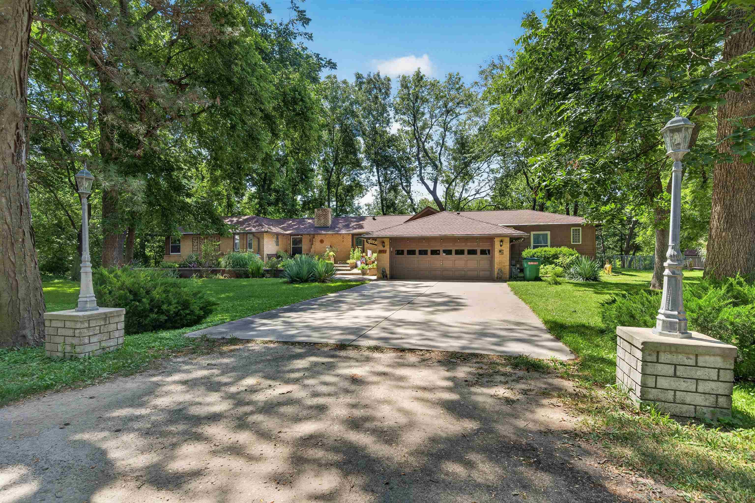 1725 W 27th St N, Wichita, KS 67204