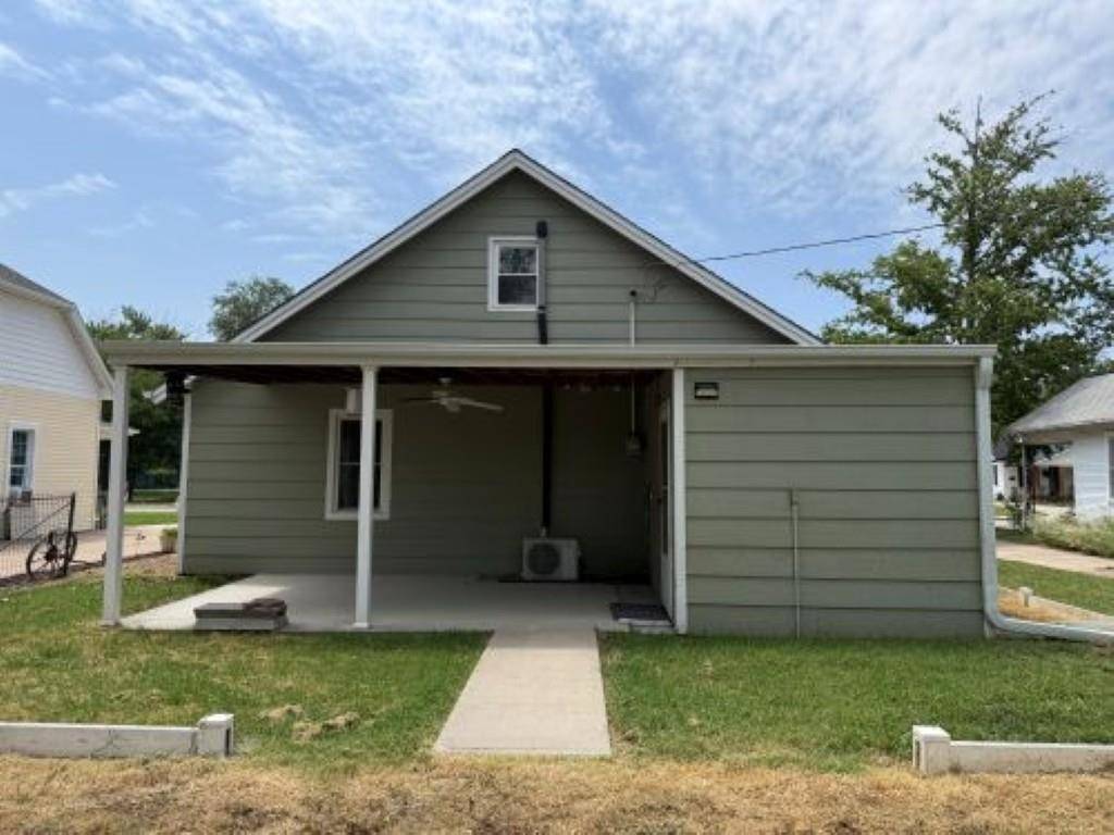 1002 N Grimes St., Mcpherson, KS 67460-2827