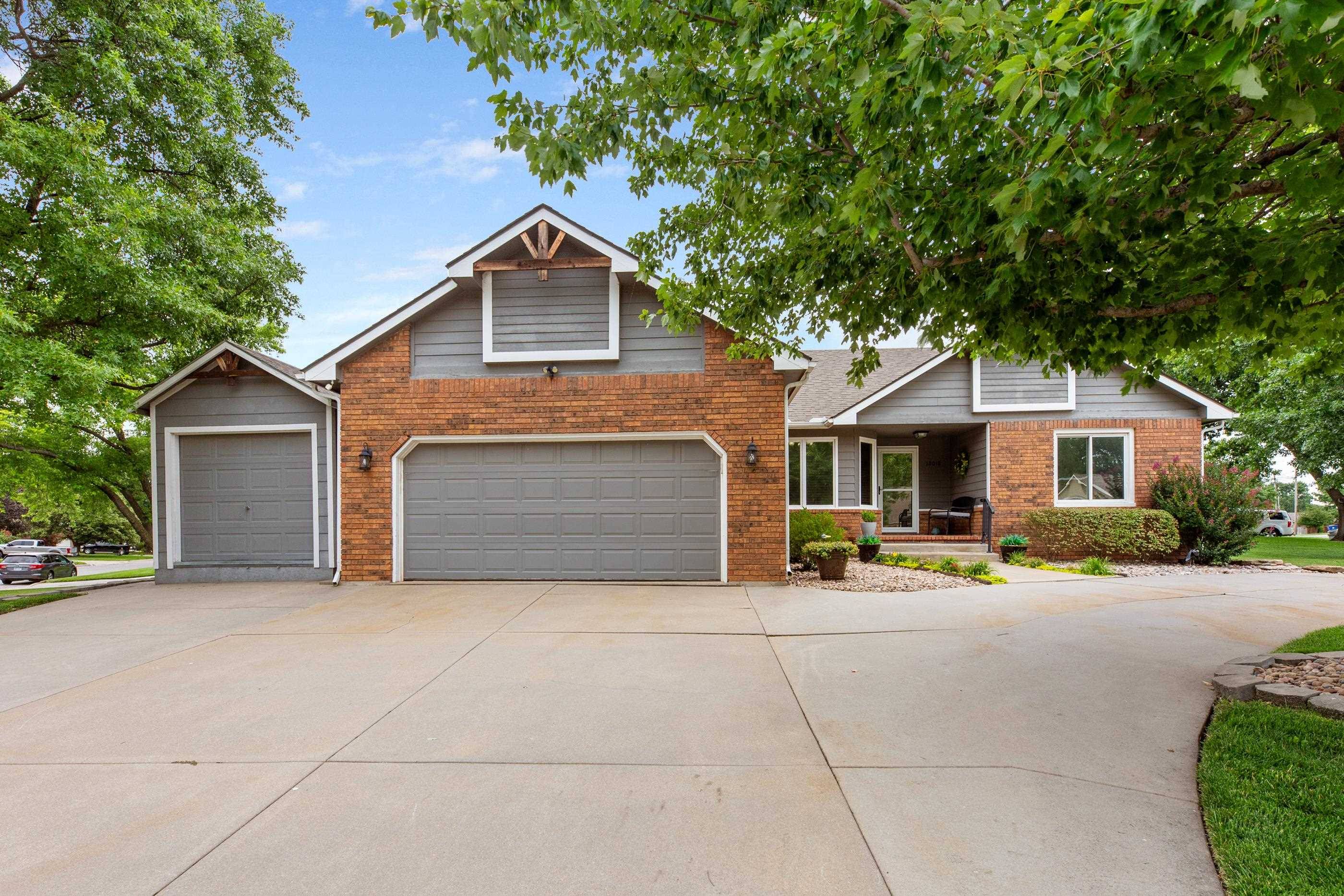 12018 W ROLLING HILLS ST, Wichita, KS 67235