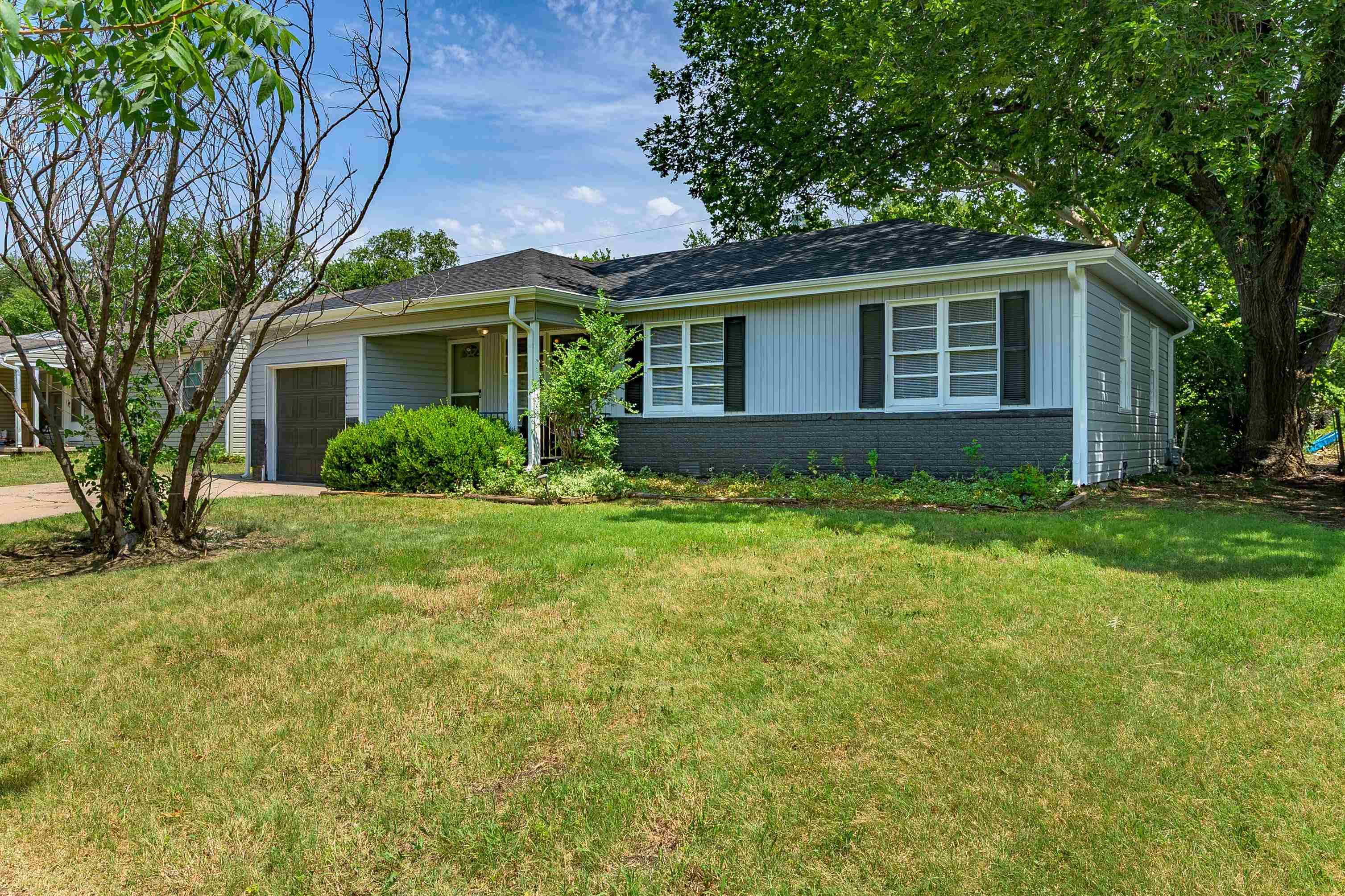 2726 N Spruce St, Wichita, KS 67219-4639
