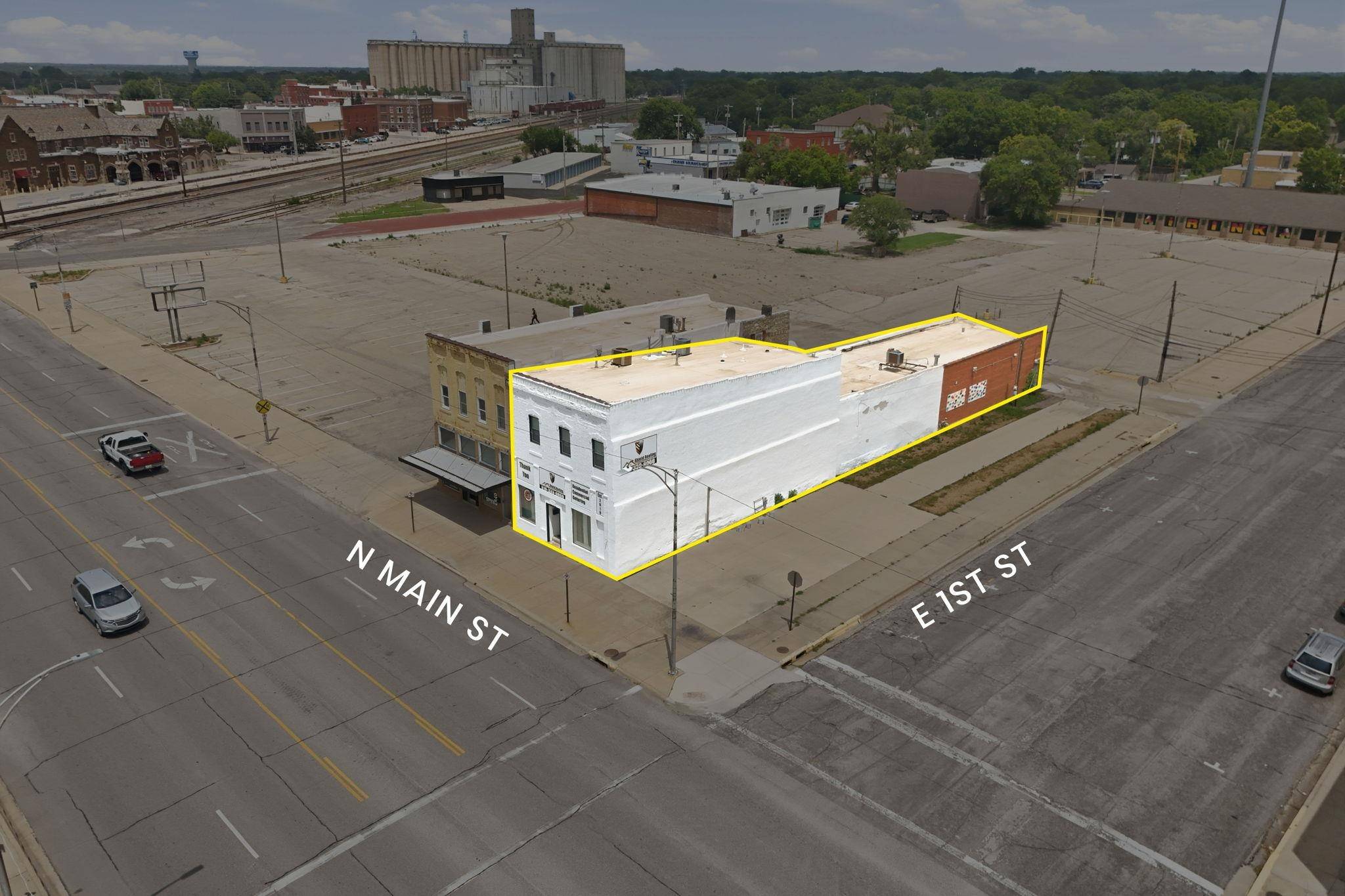 302 N Main St, Newton, KS 67114
