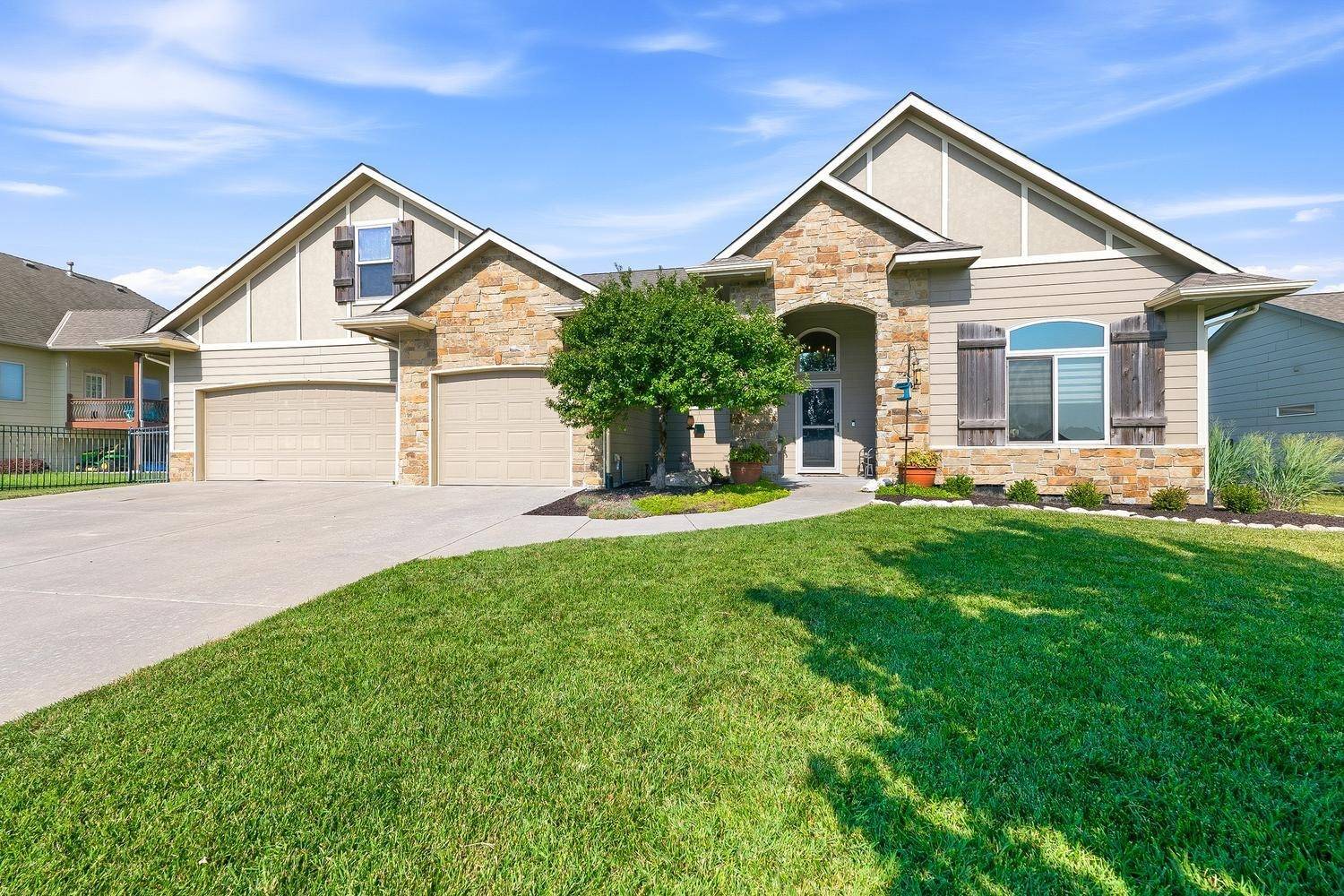 2319 S Vintage Dr, Andover, KS 67002