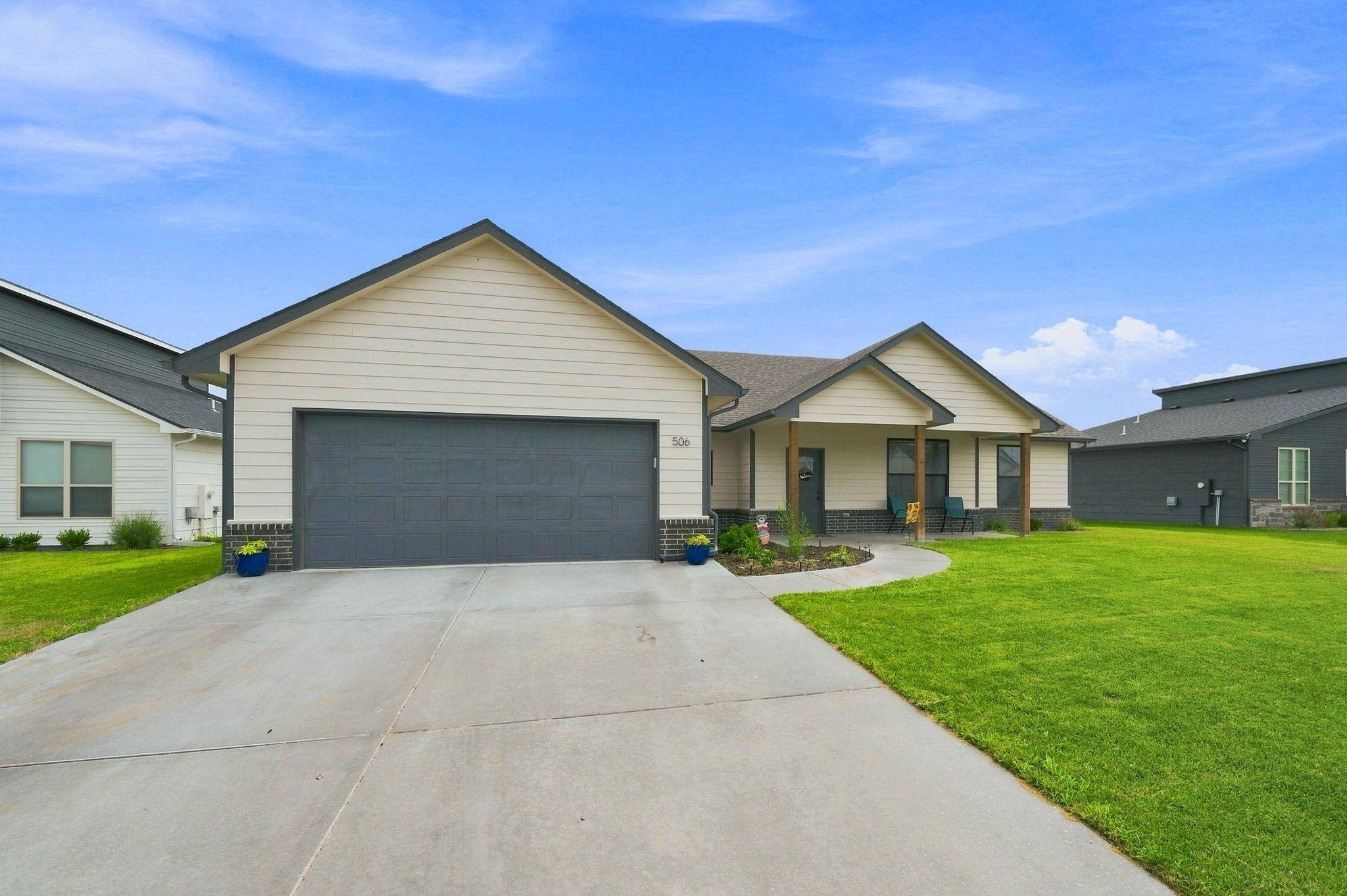506 S Sweetwater Rd, Maize, KS 67101
