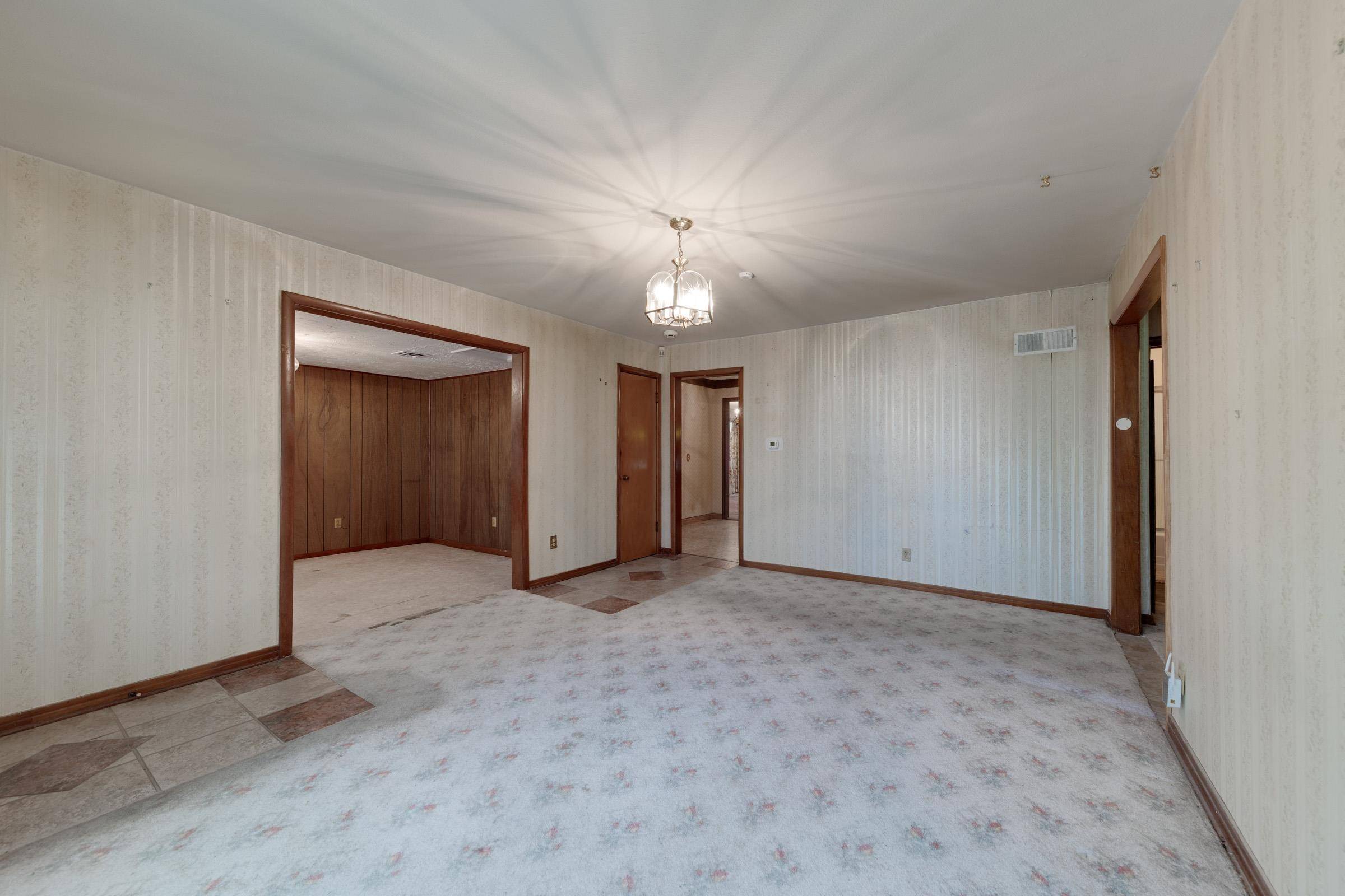 2656 N Poplar St, Wichita, KS 67219