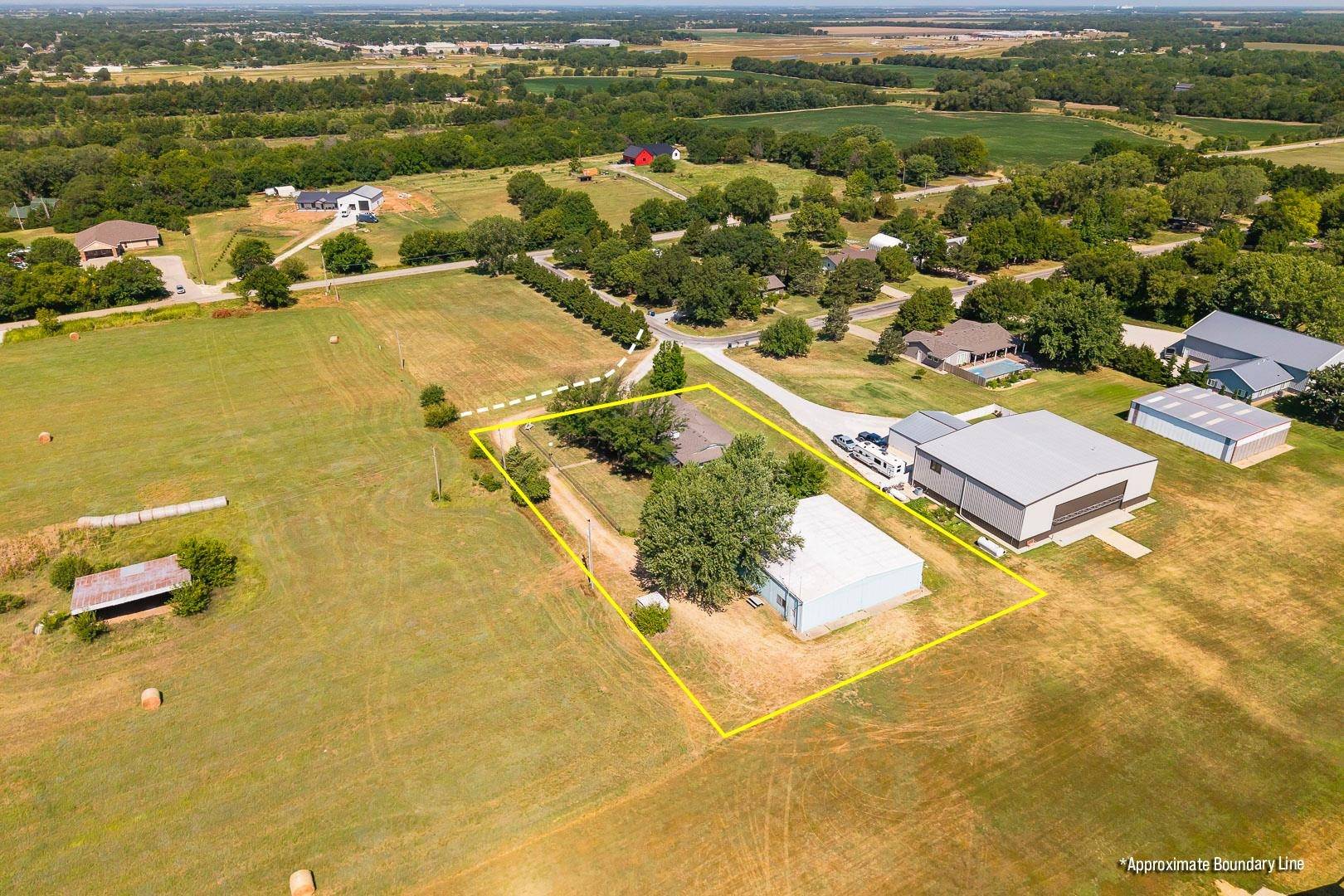 12 N Hawthorne, Valley Center, KS 67147