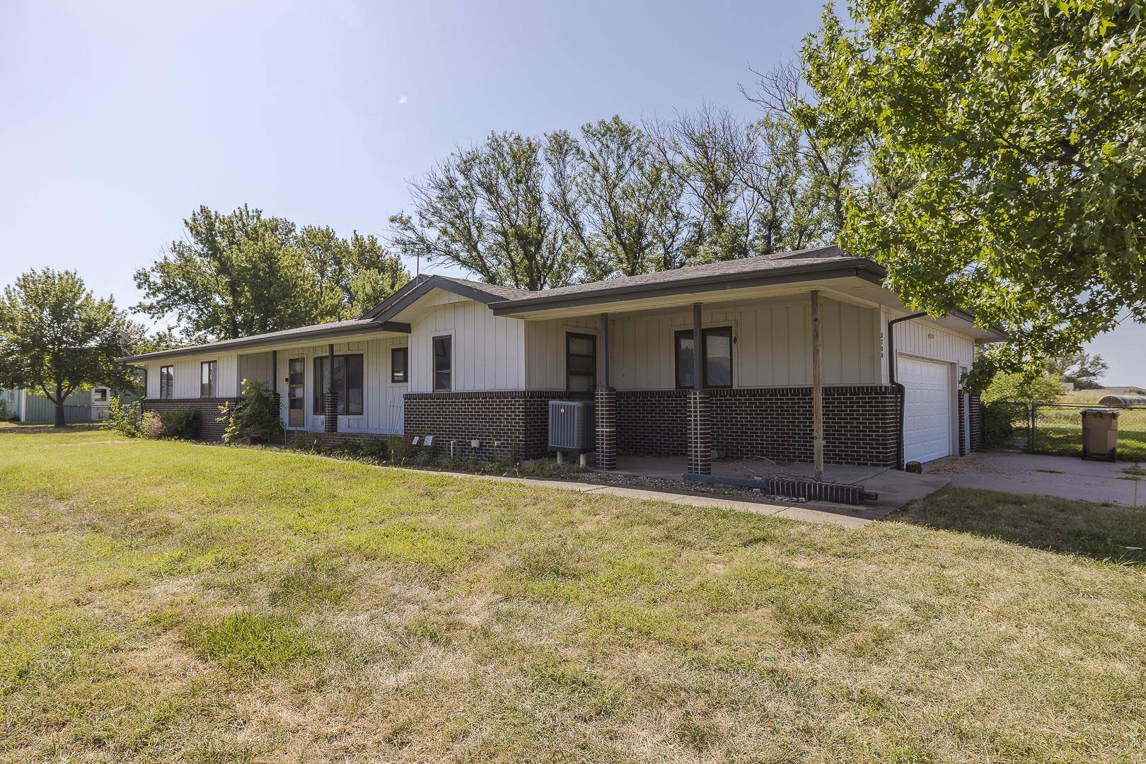 12 N Hawthorne, Valley Center, KS 67147