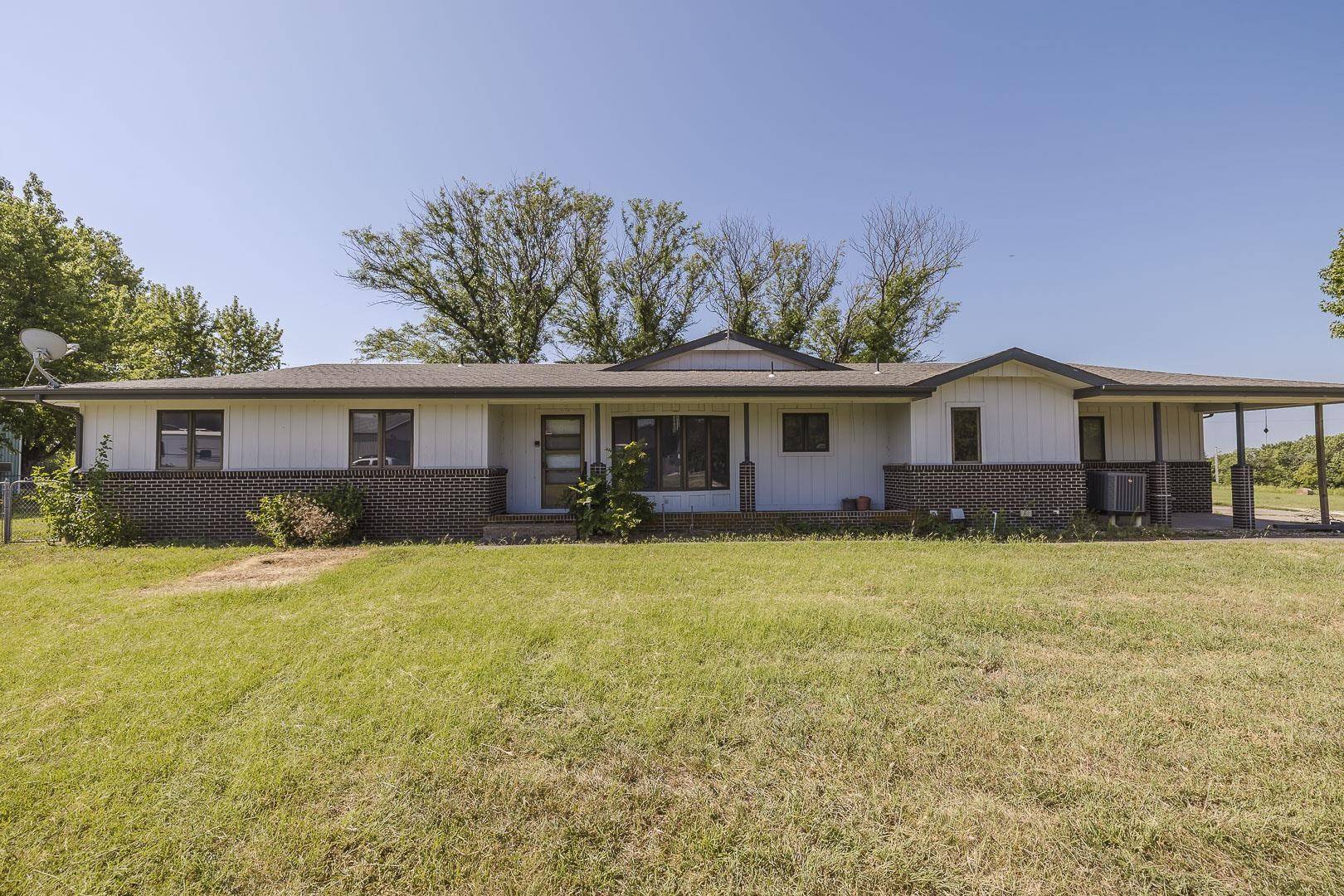 12 N Hawthorne, Valley Center, KS 67147