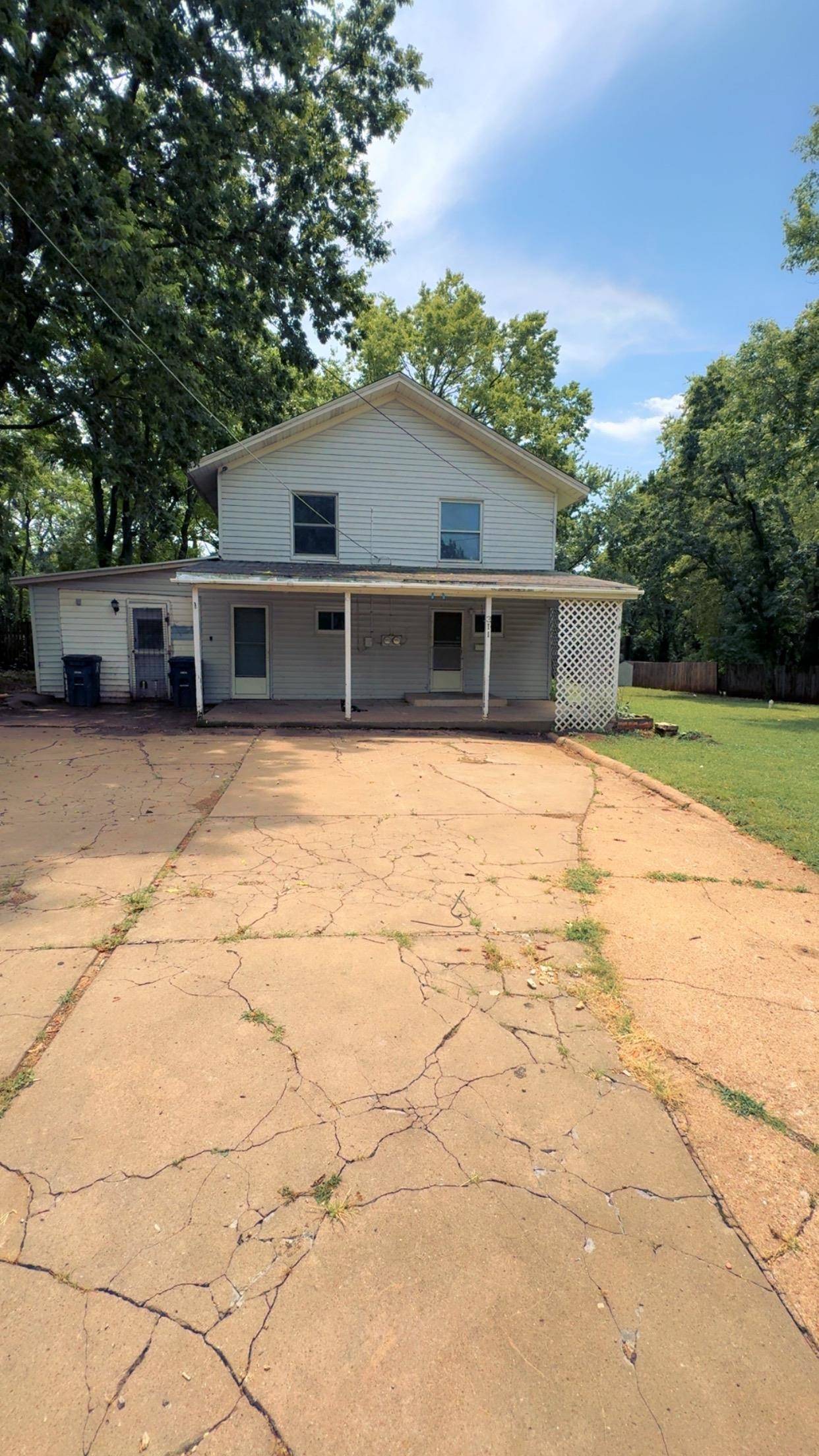 311 W Towanda, El Dorado, KS 67042