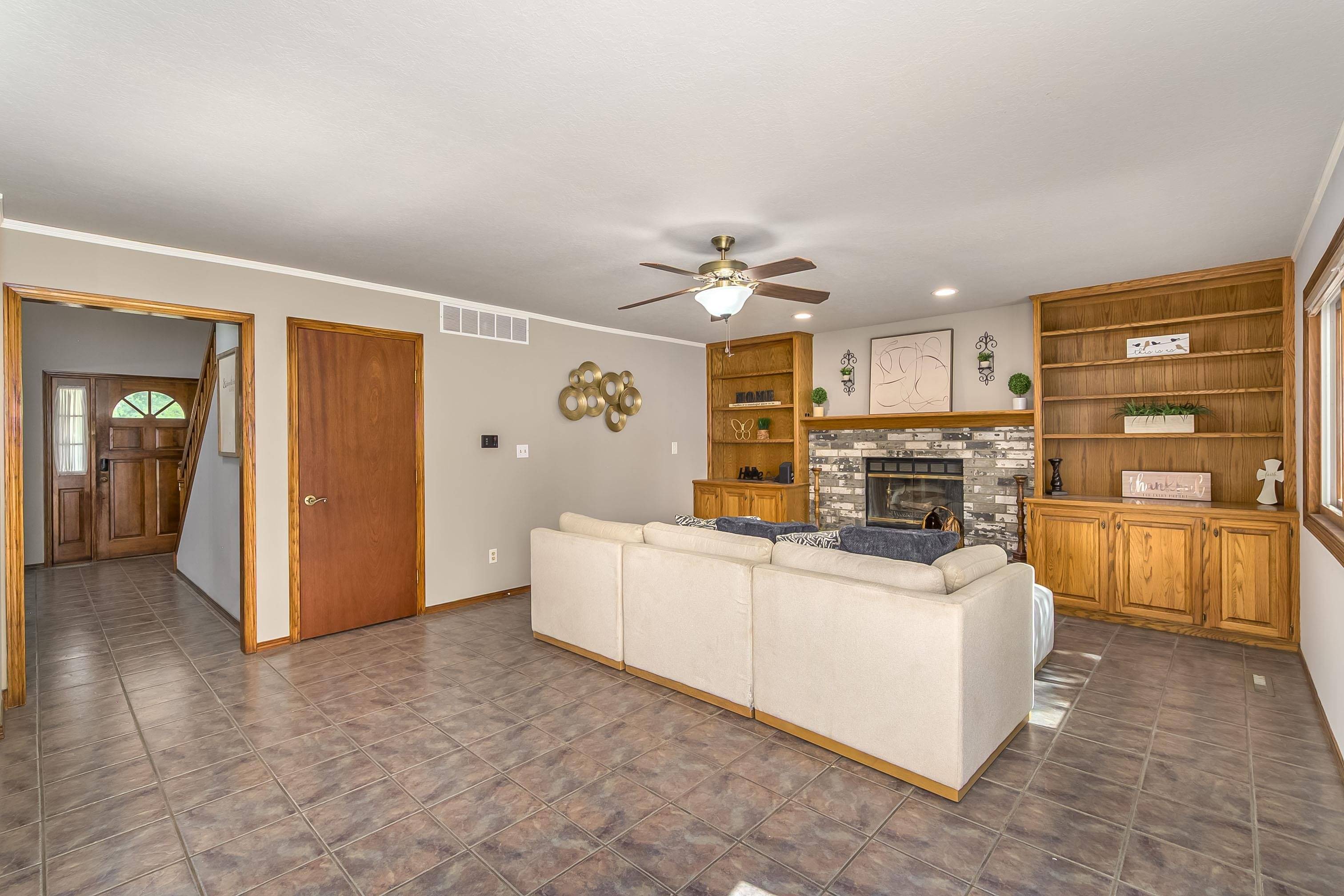 925 S Honeybrook Ln, Derby, KS 67037-3621