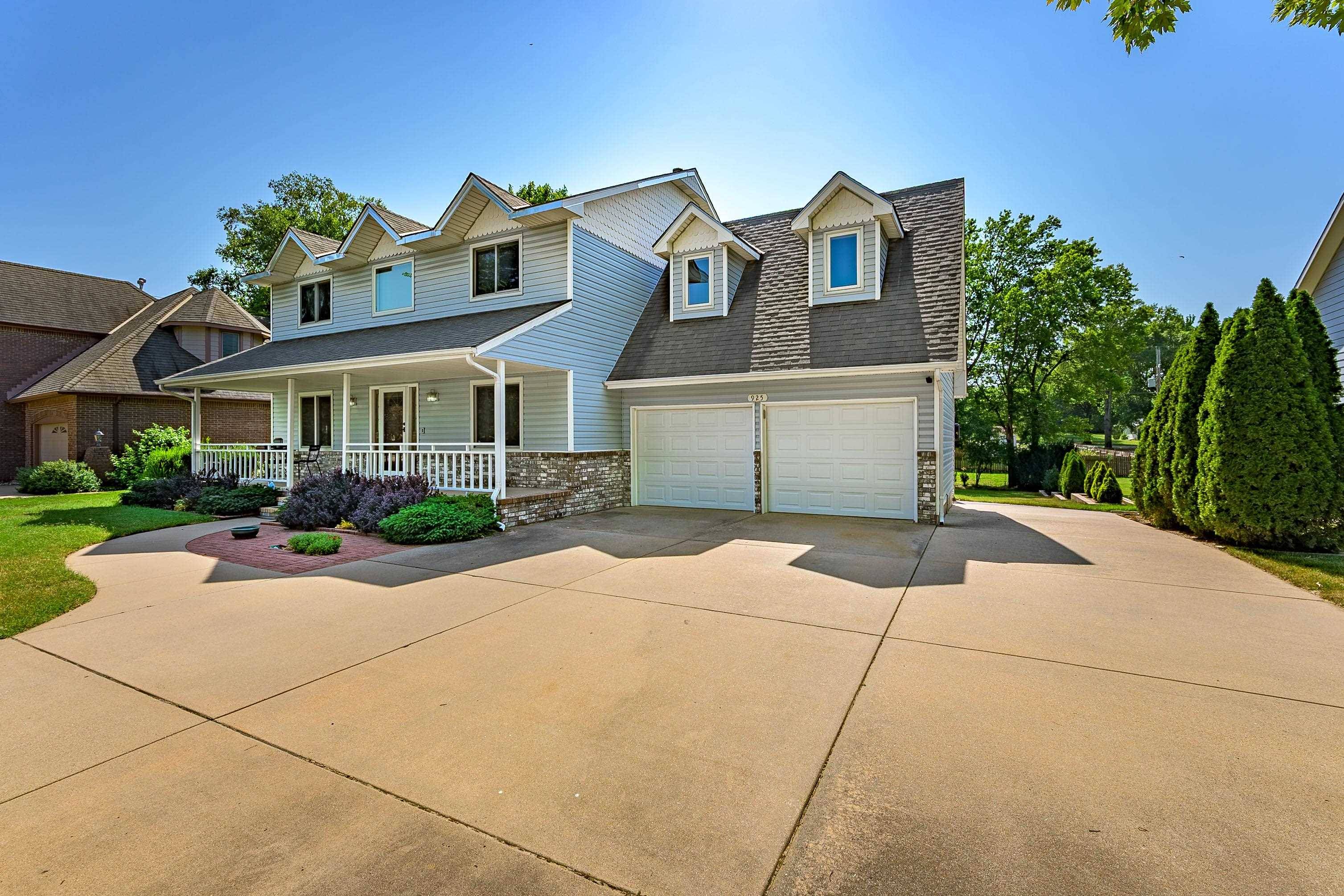 925 S Honeybrook Ln, Derby, KS 67037-3621