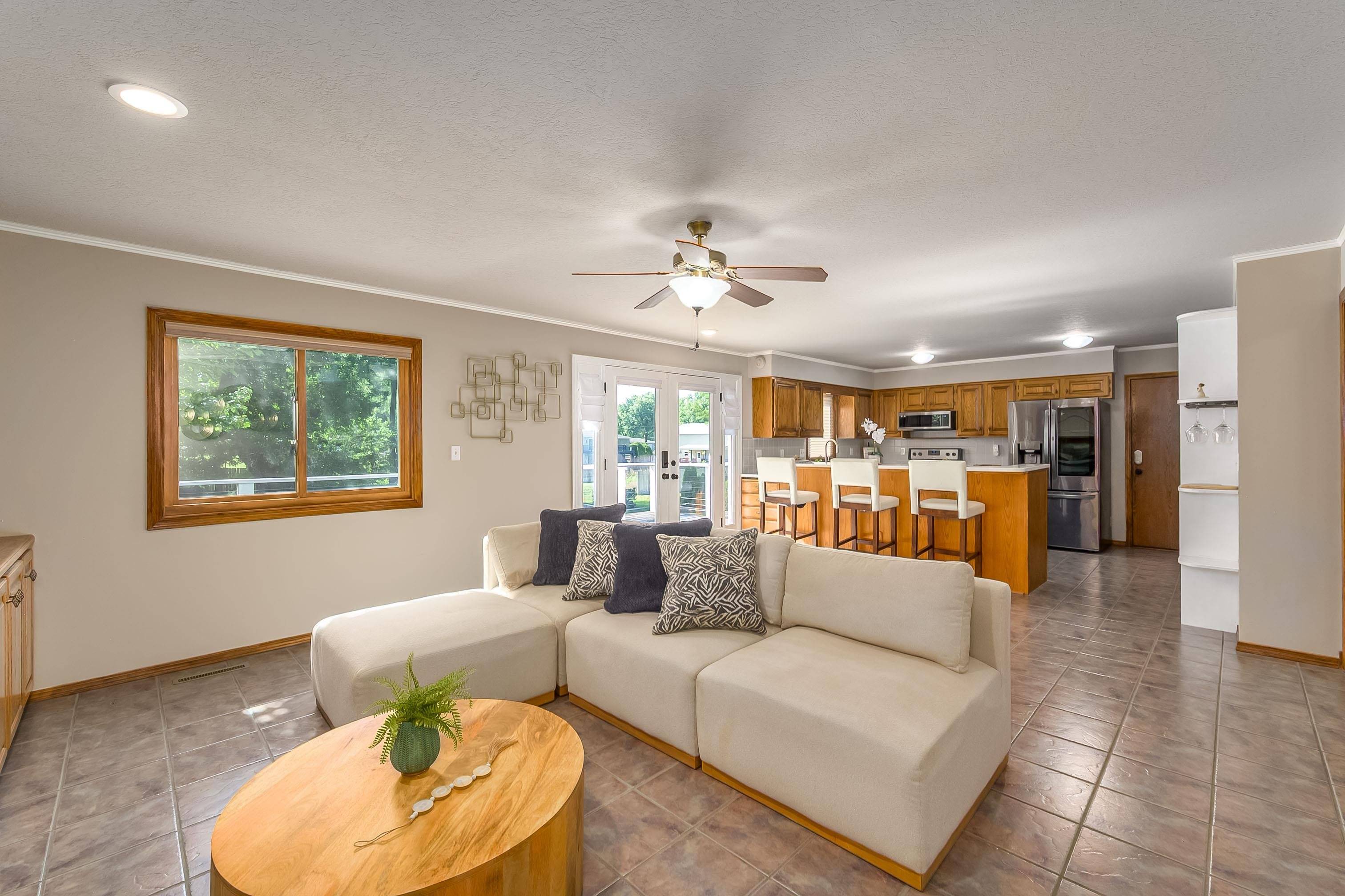 925 S Honeybrook Ln, Derby, KS 67037-3621