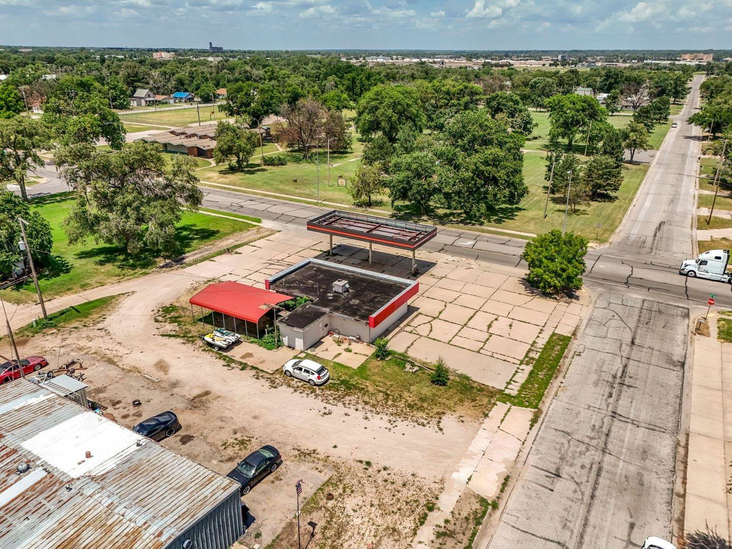 2021 E 4th St., Hutchinson, KS 67501