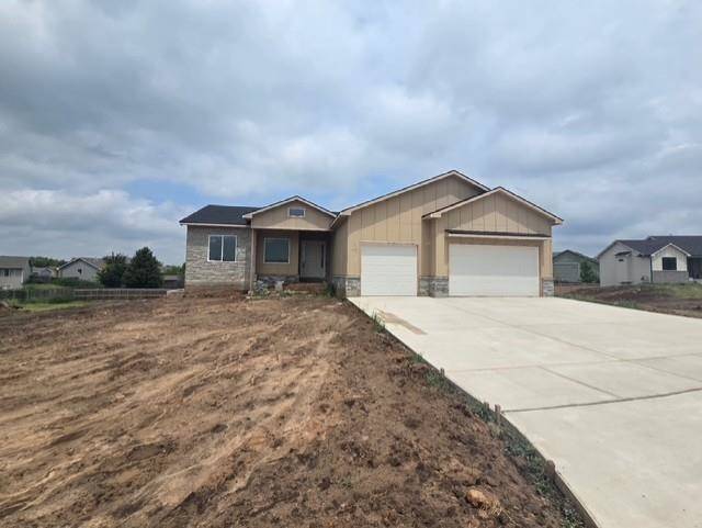 2910 E Burlington Cir, Park City, KS 67219