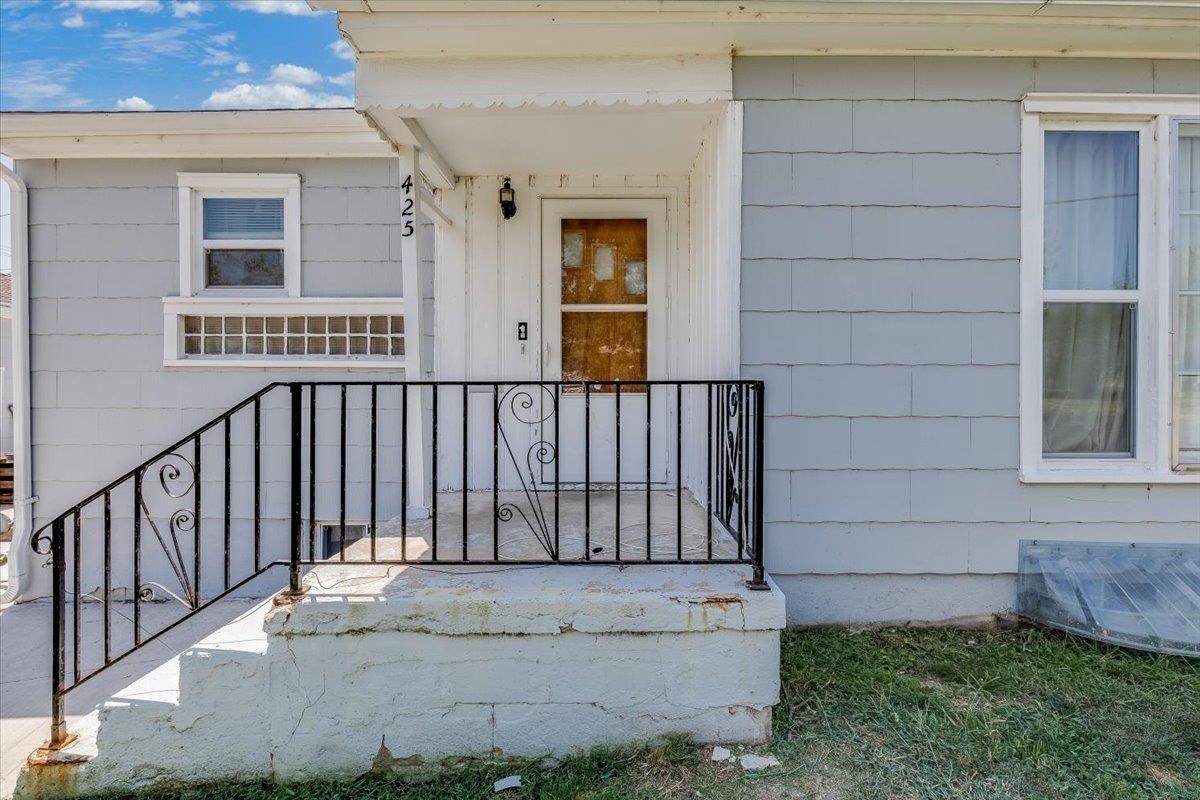425 W 6th St, Pratt, KS 67124