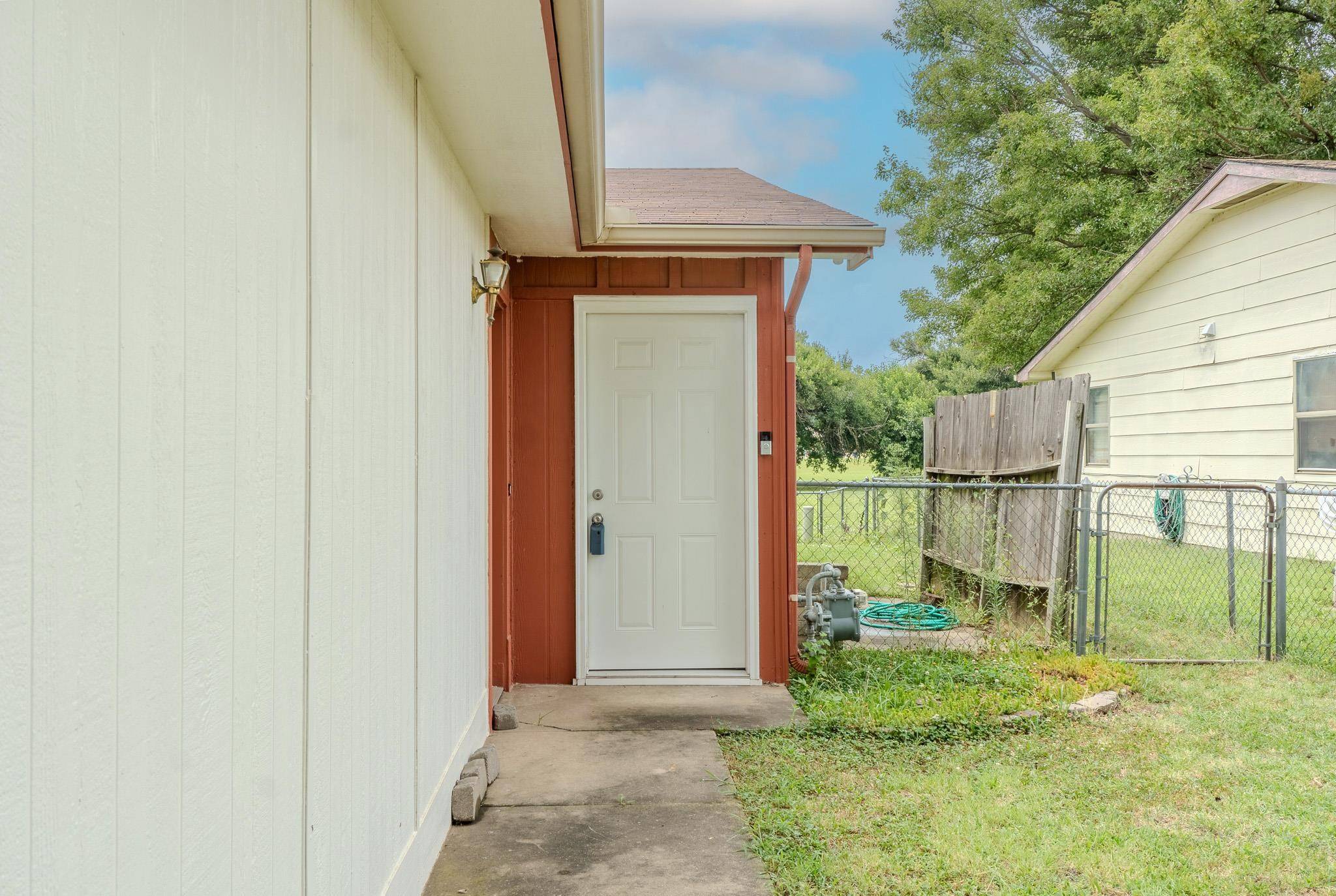203 S Westview Dr, Derby, KS 67037