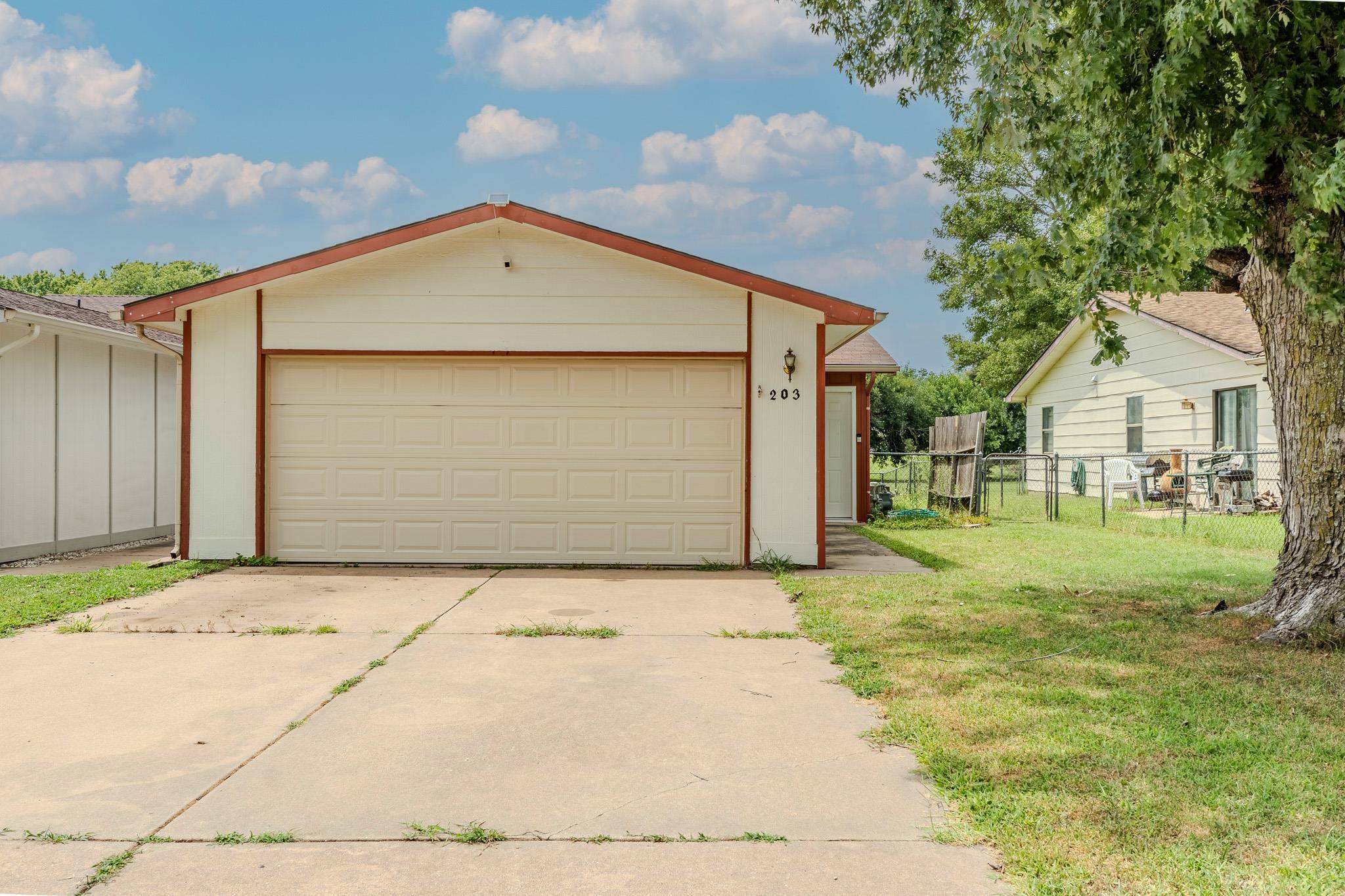 203 S Westview Dr, Derby, KS 67037
