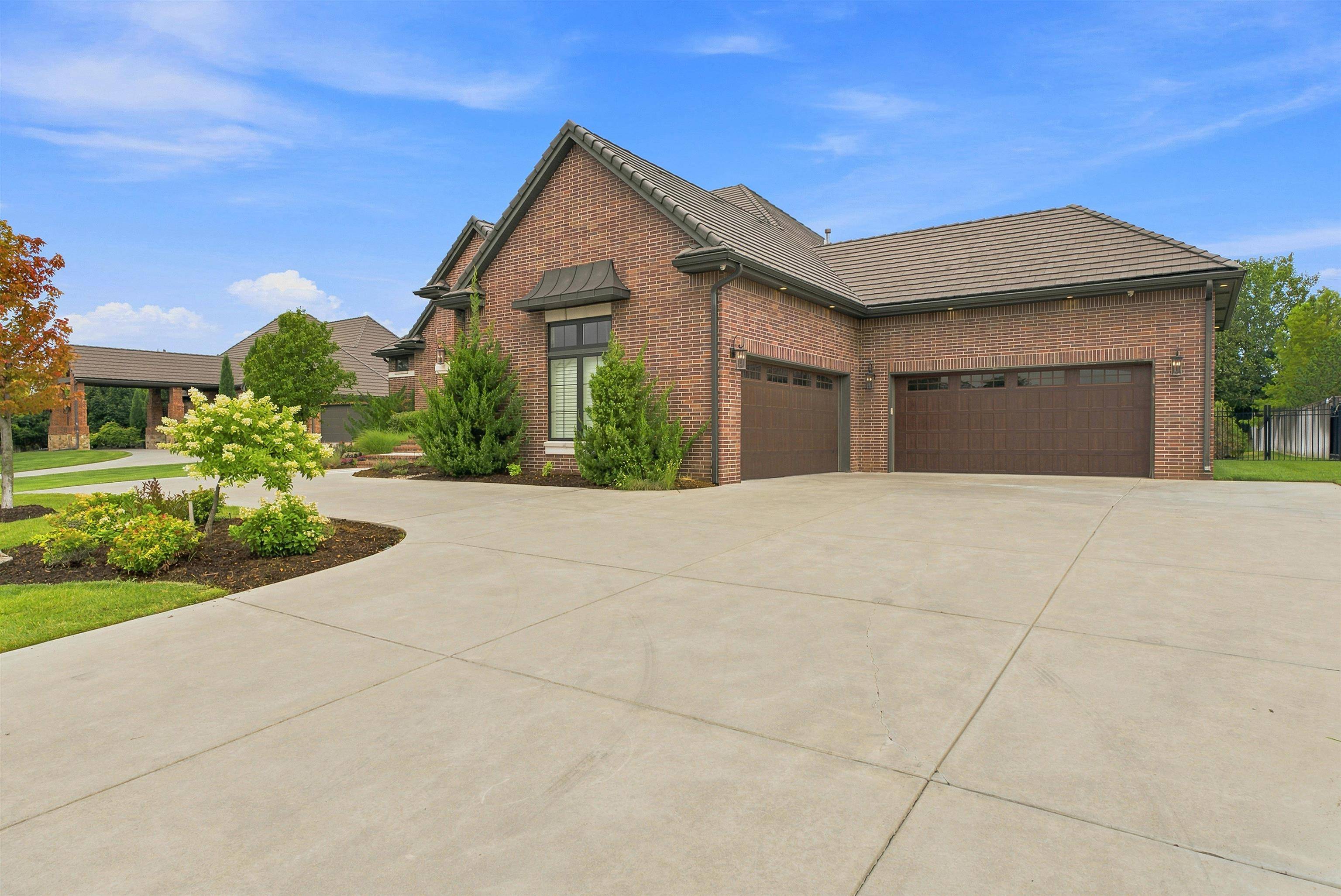 2126 N Clear Creek, Wichita, KS 67230
