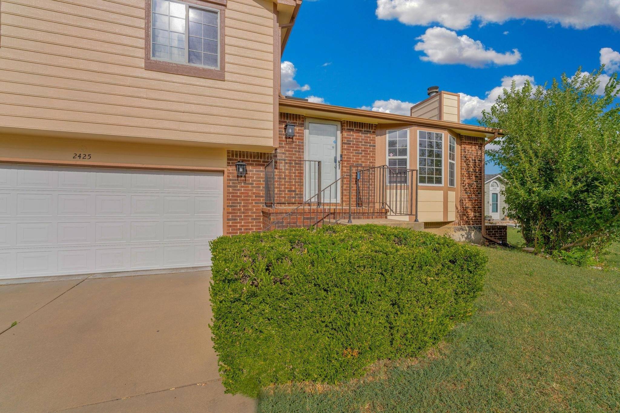 2425 N Beacon Hill, Wichita, KS 67220