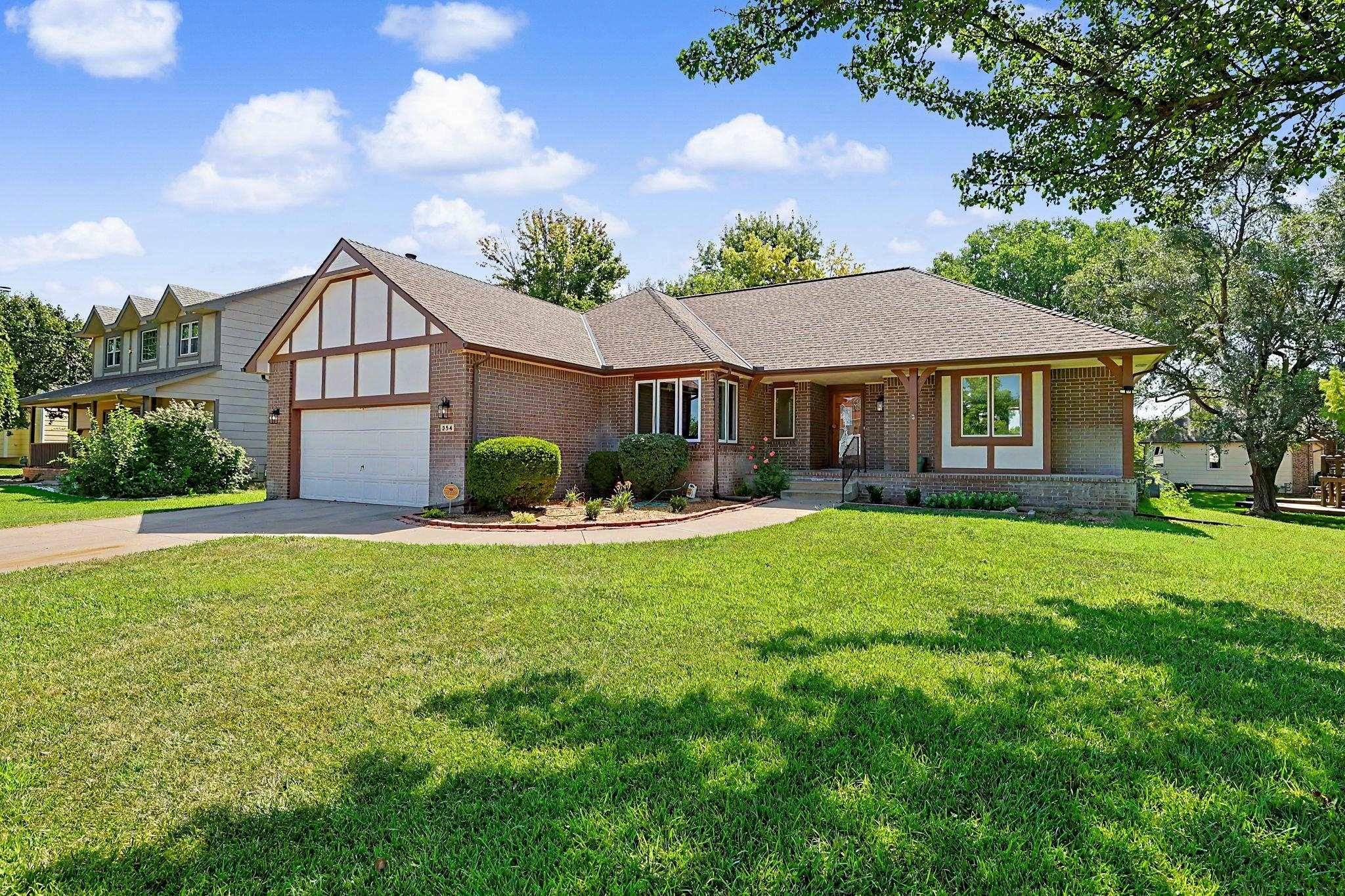 254 N Lakeside Dr, Andover, KS 67002