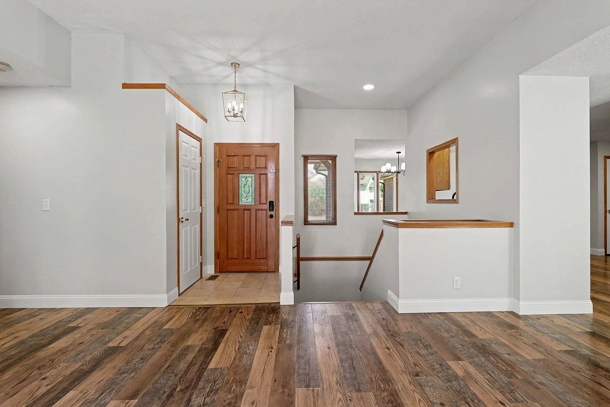 254 N Lakeside Dr, Andover, KS 67002