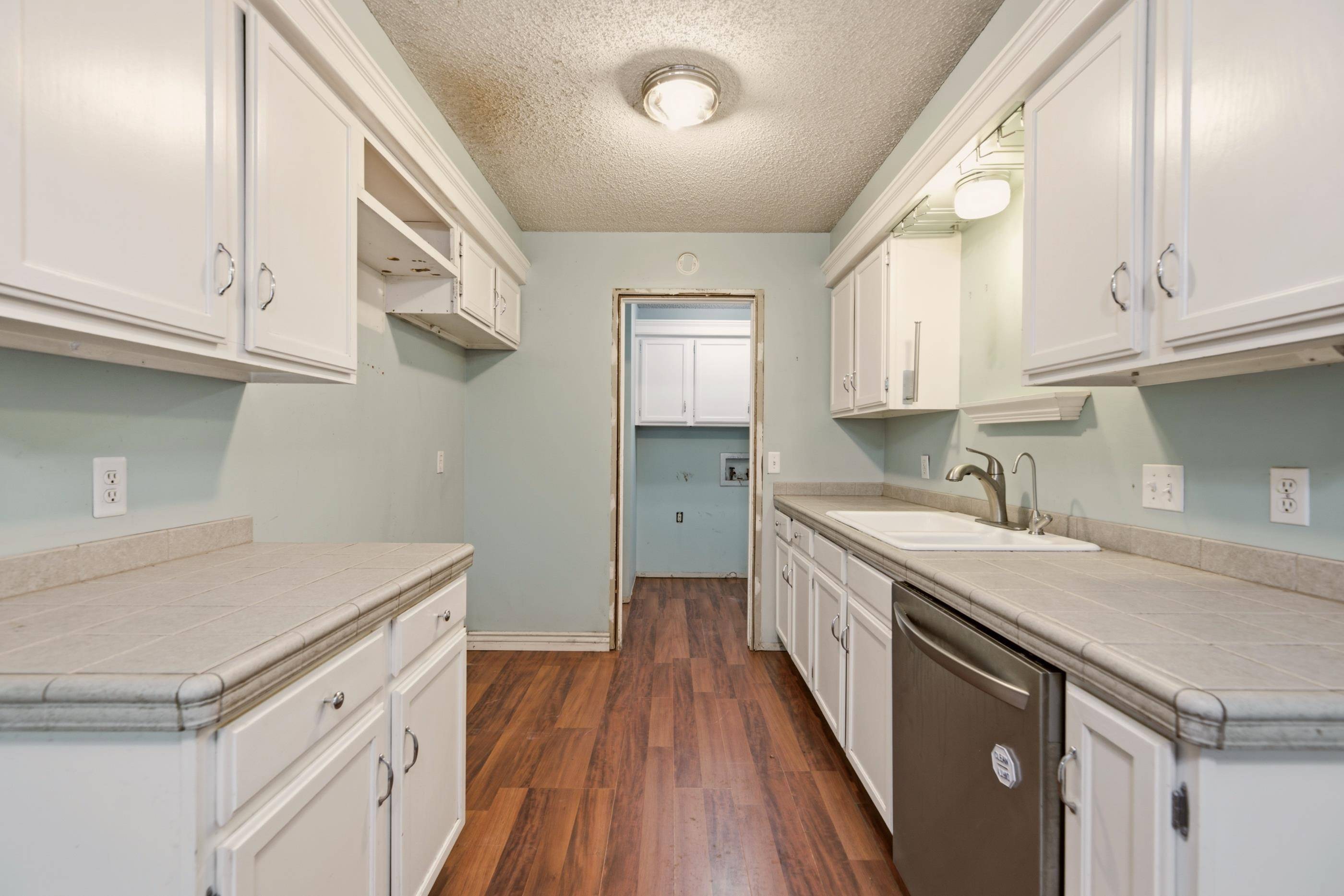 725 W Lockwood St, Wichita, KS 67217