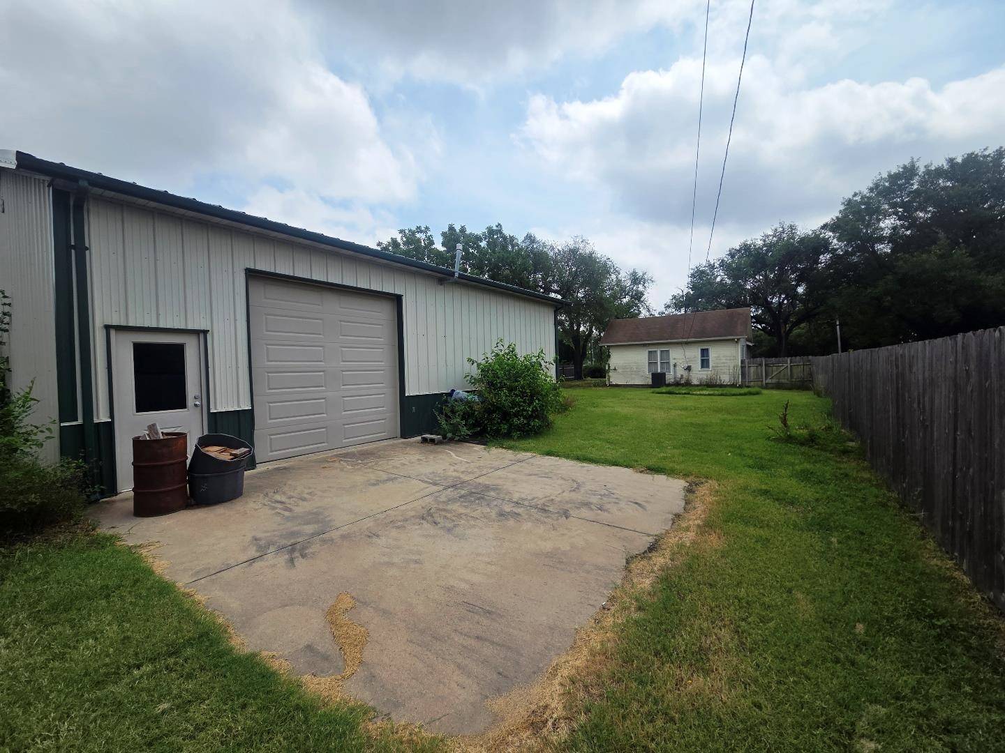 1420 E 9th, Newton, KS 67114