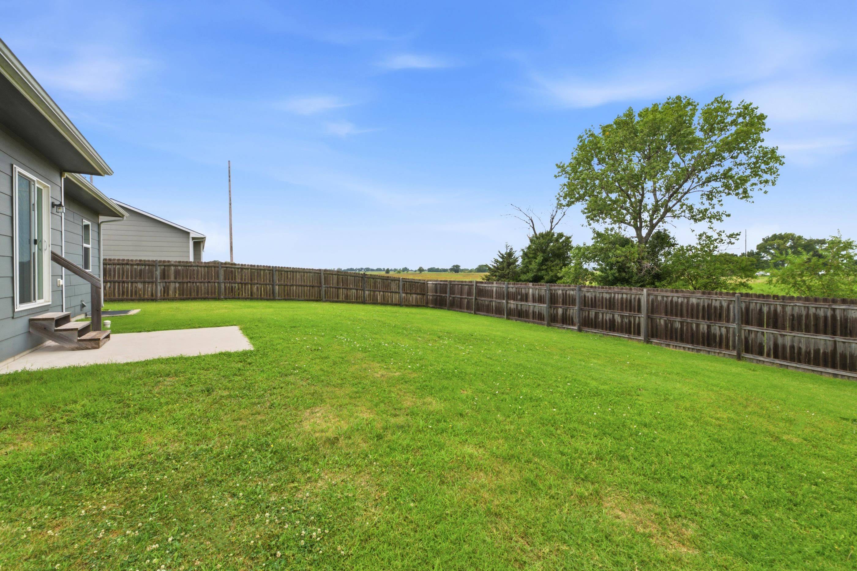 879 S Cattail Cir, Haysville, KS 67060