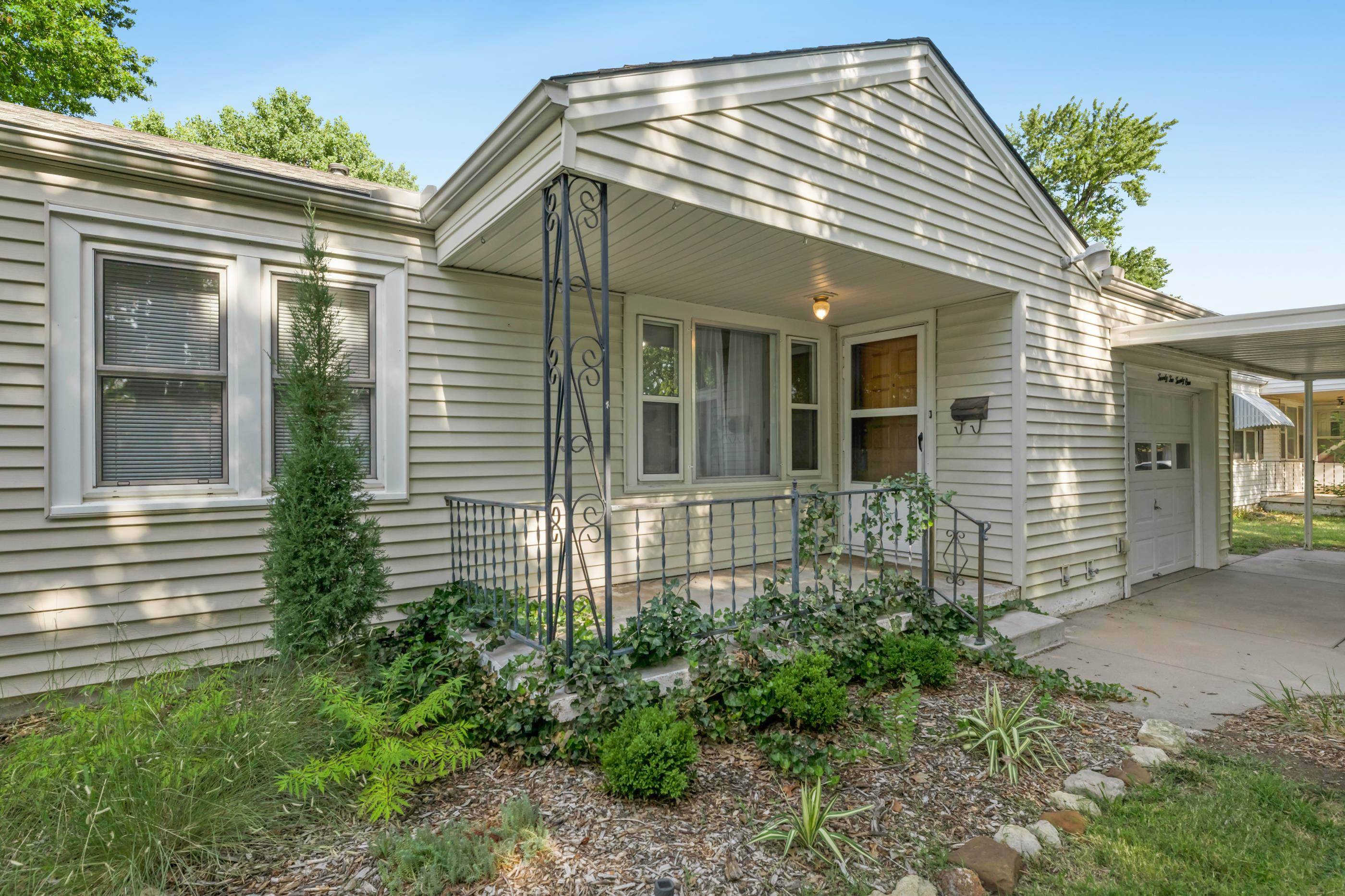 2221 S Green, Wichita, KS 67211