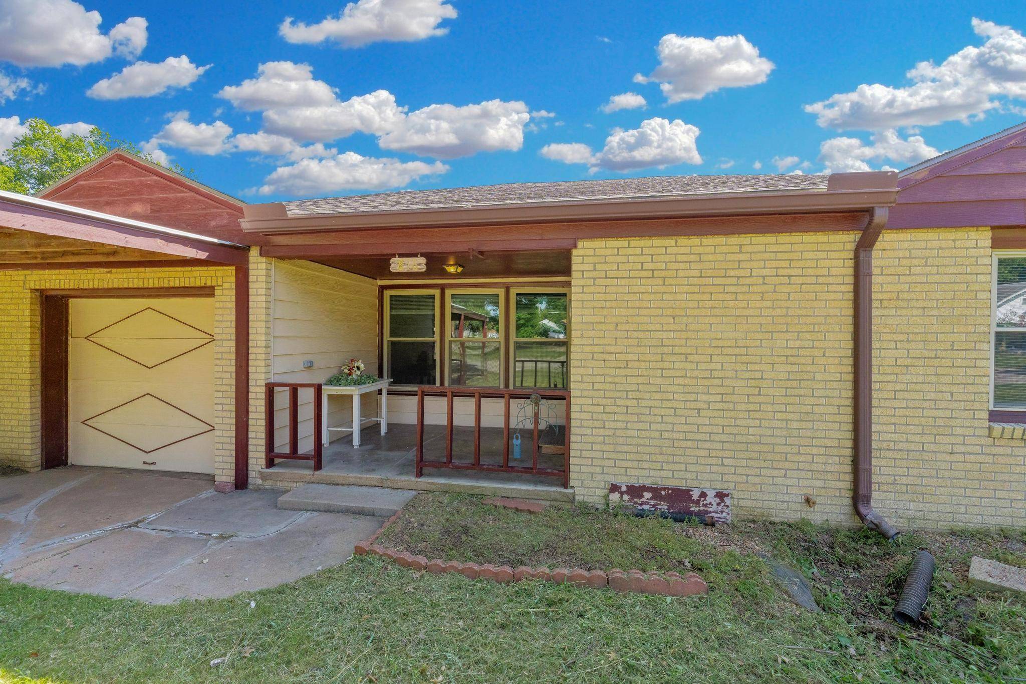 816 N Lincoln, Belle Plaine, KS 67013