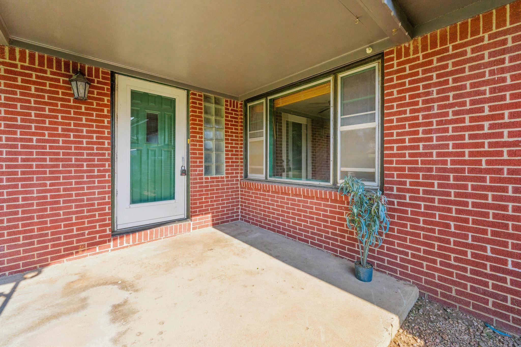 430 E 8th, Belle Plaine, KS 67013