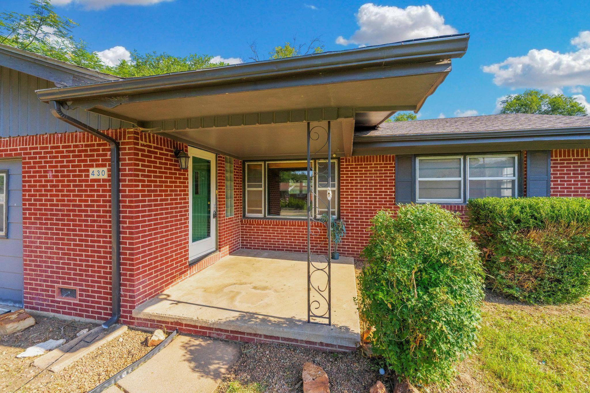 430 E 8th, Belle Plaine, KS 67013