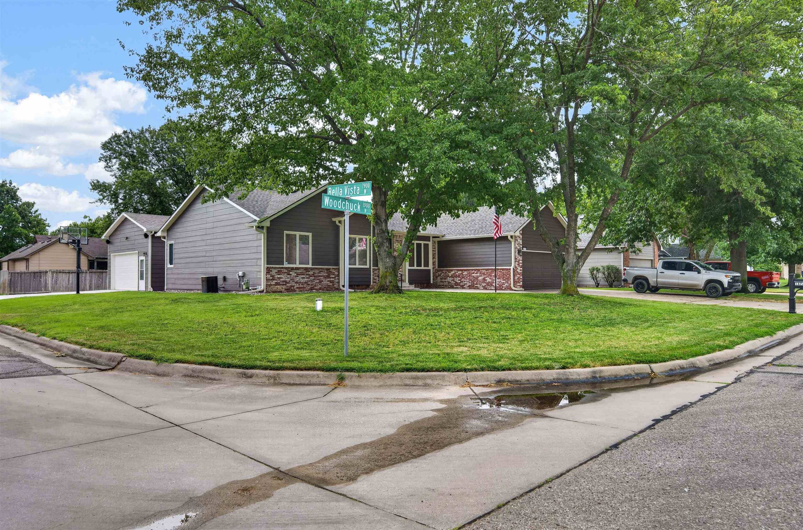 1874 N Woodchuck St, Wichita, KS 67212