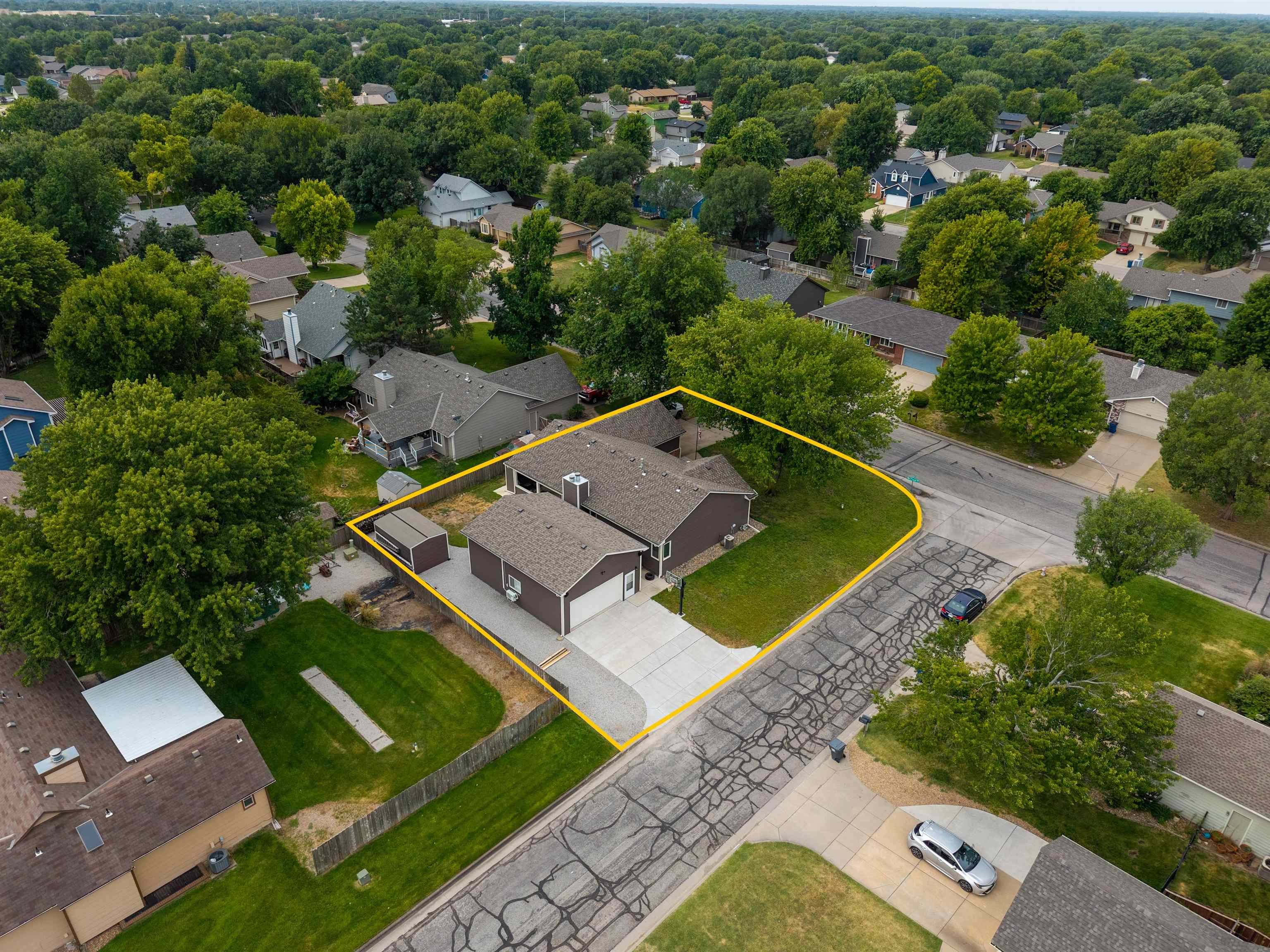 1874 N Woodchuck St, Wichita, KS 67212