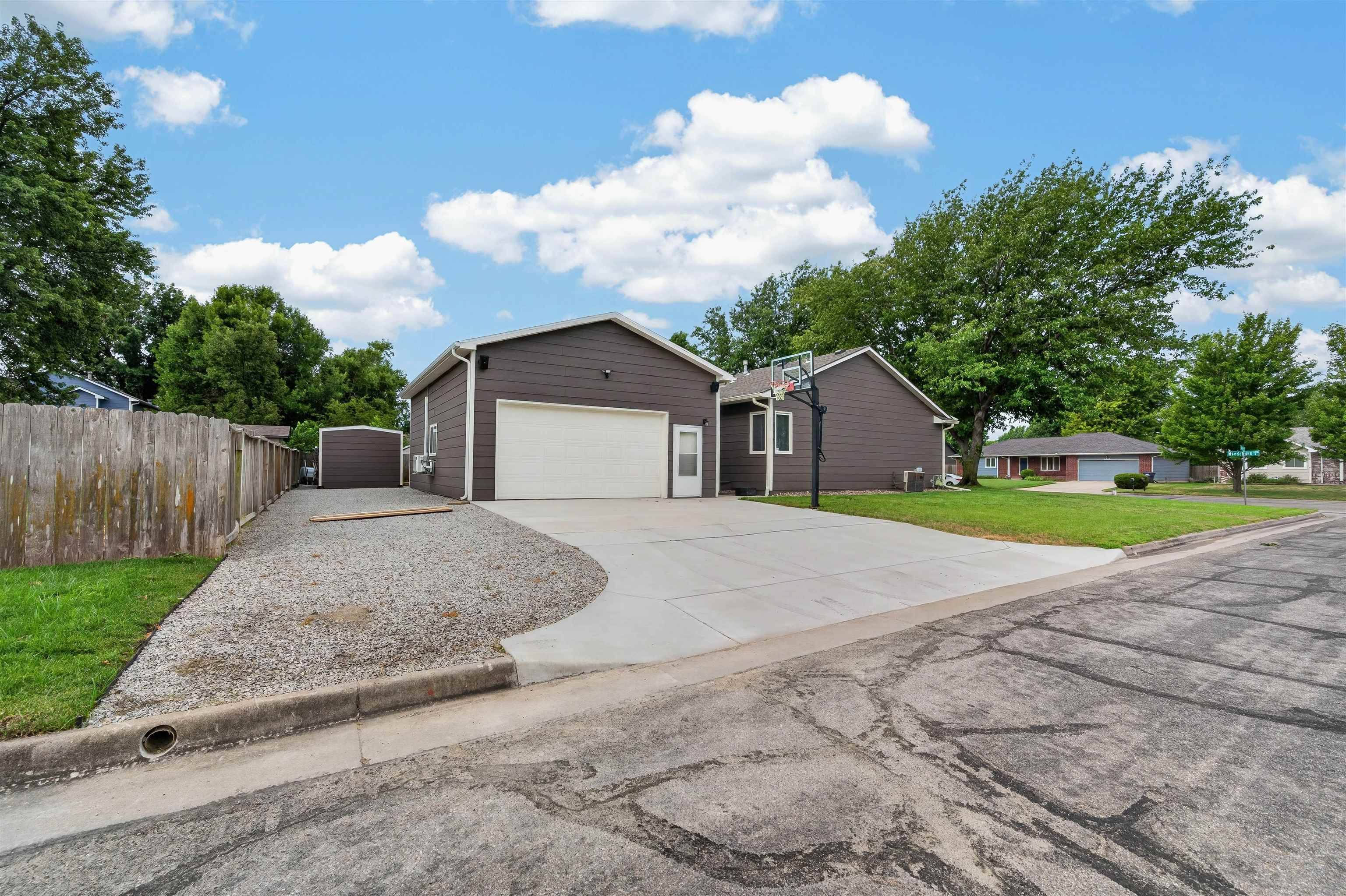 1874 N Woodchuck St, Wichita, KS 67212
