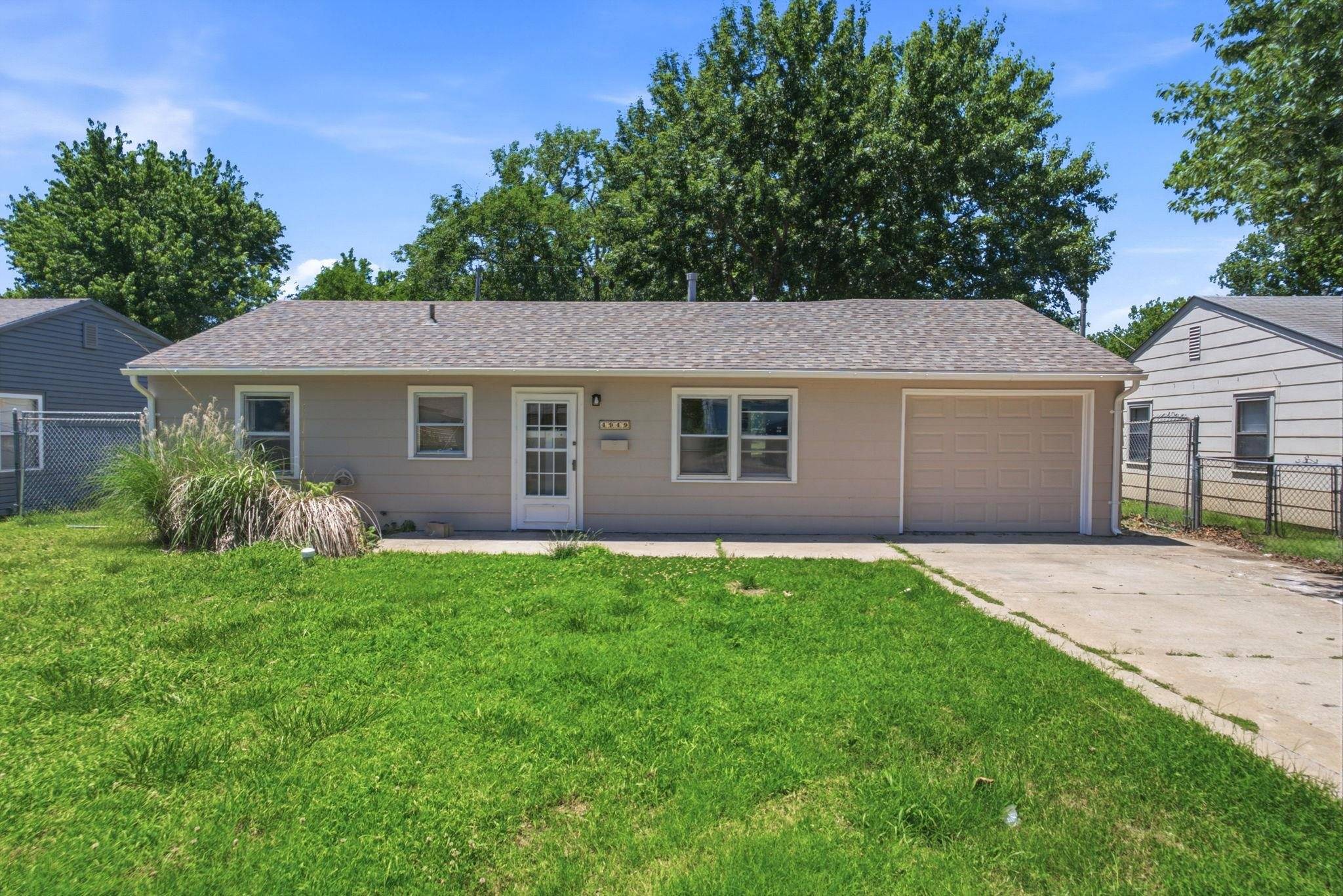 4949 S Cedardale Ave, Wichita, KS 67216