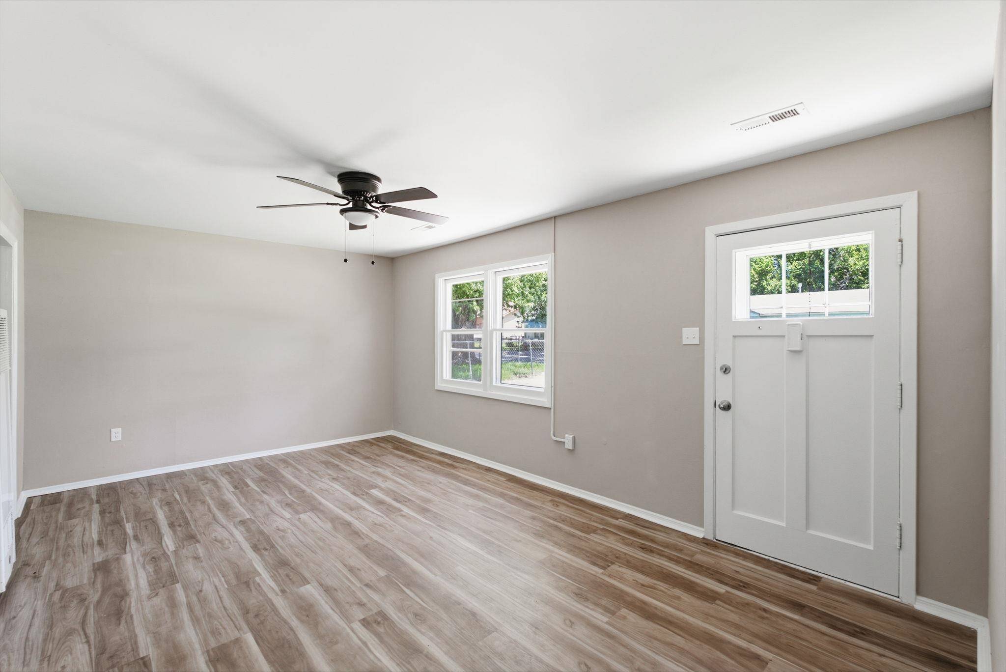 4949 S Cedardale Ave, Wichita, KS 67216