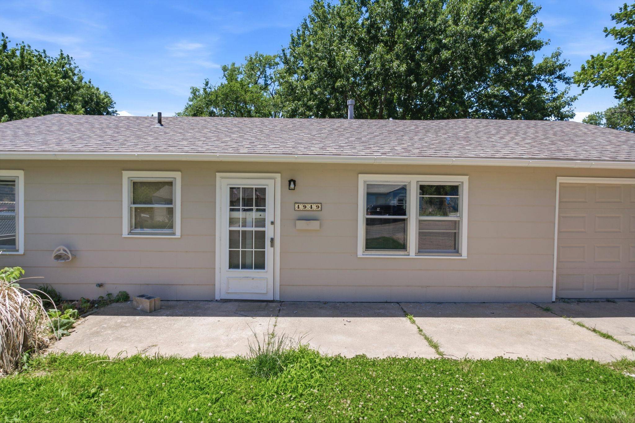 4949 S Cedardale Ave, Wichita, KS 67216
