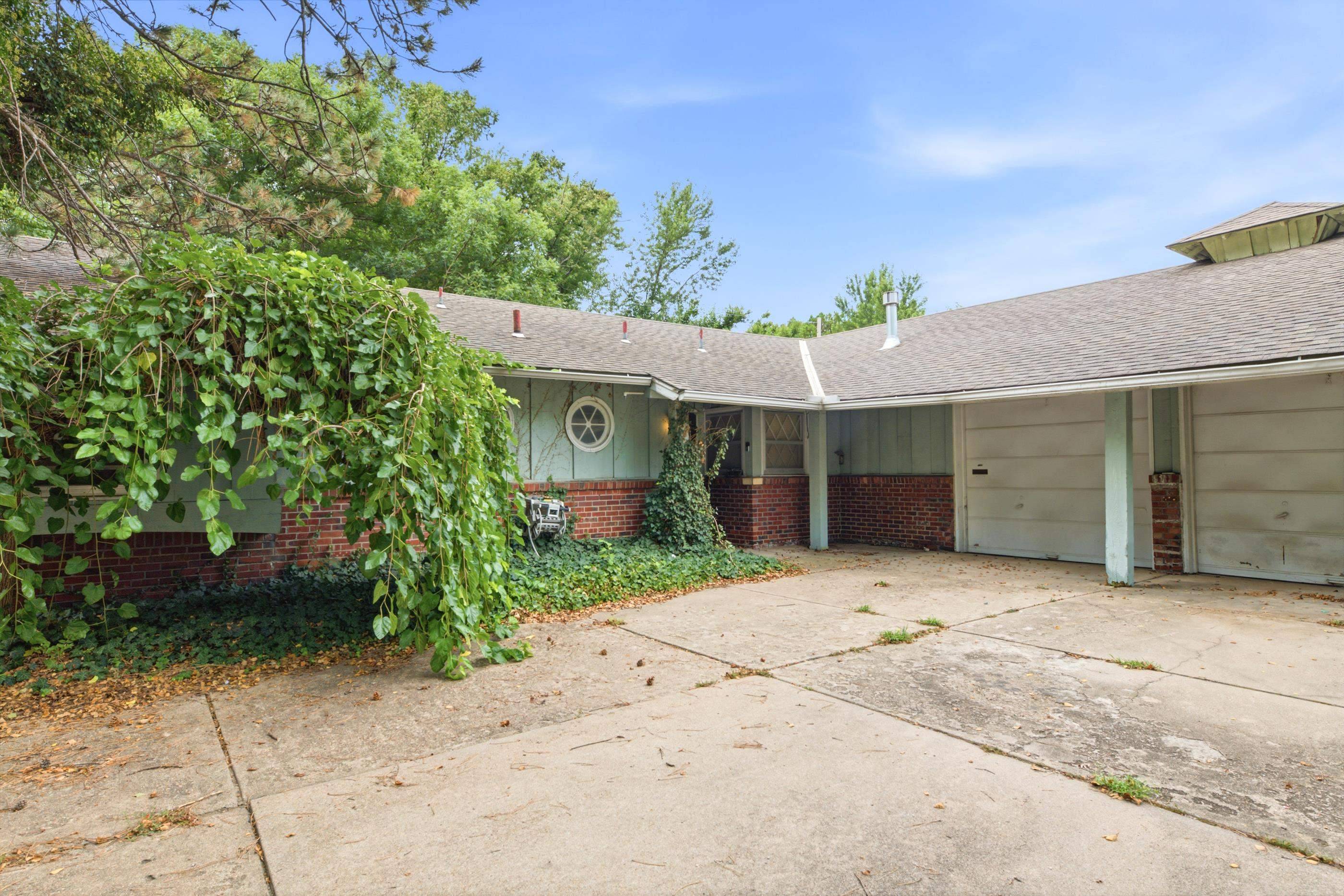 6205 E 11TH ST N, Wichita, KS 67208