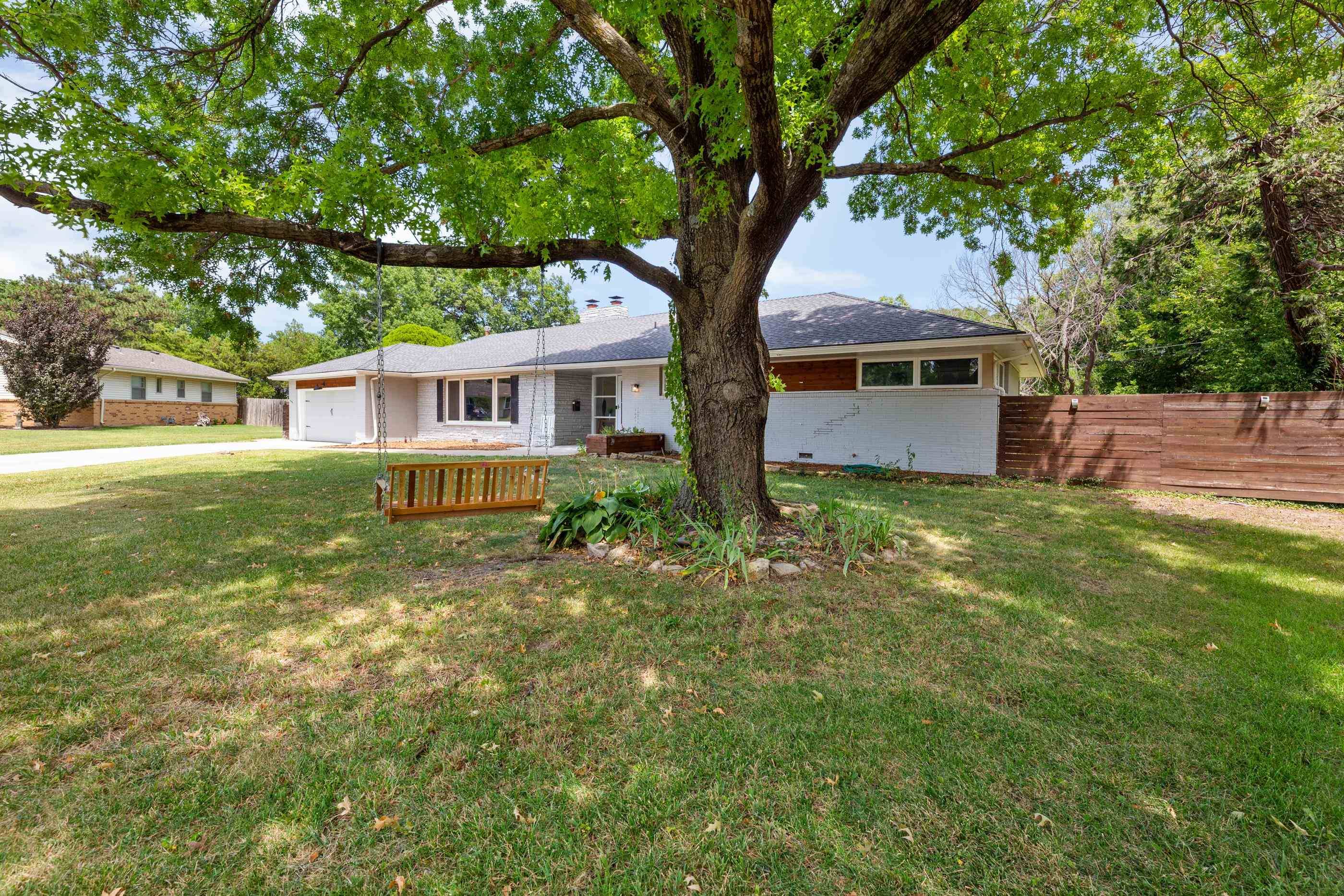 5650 E Coe Dr, Wichita, KS 67208